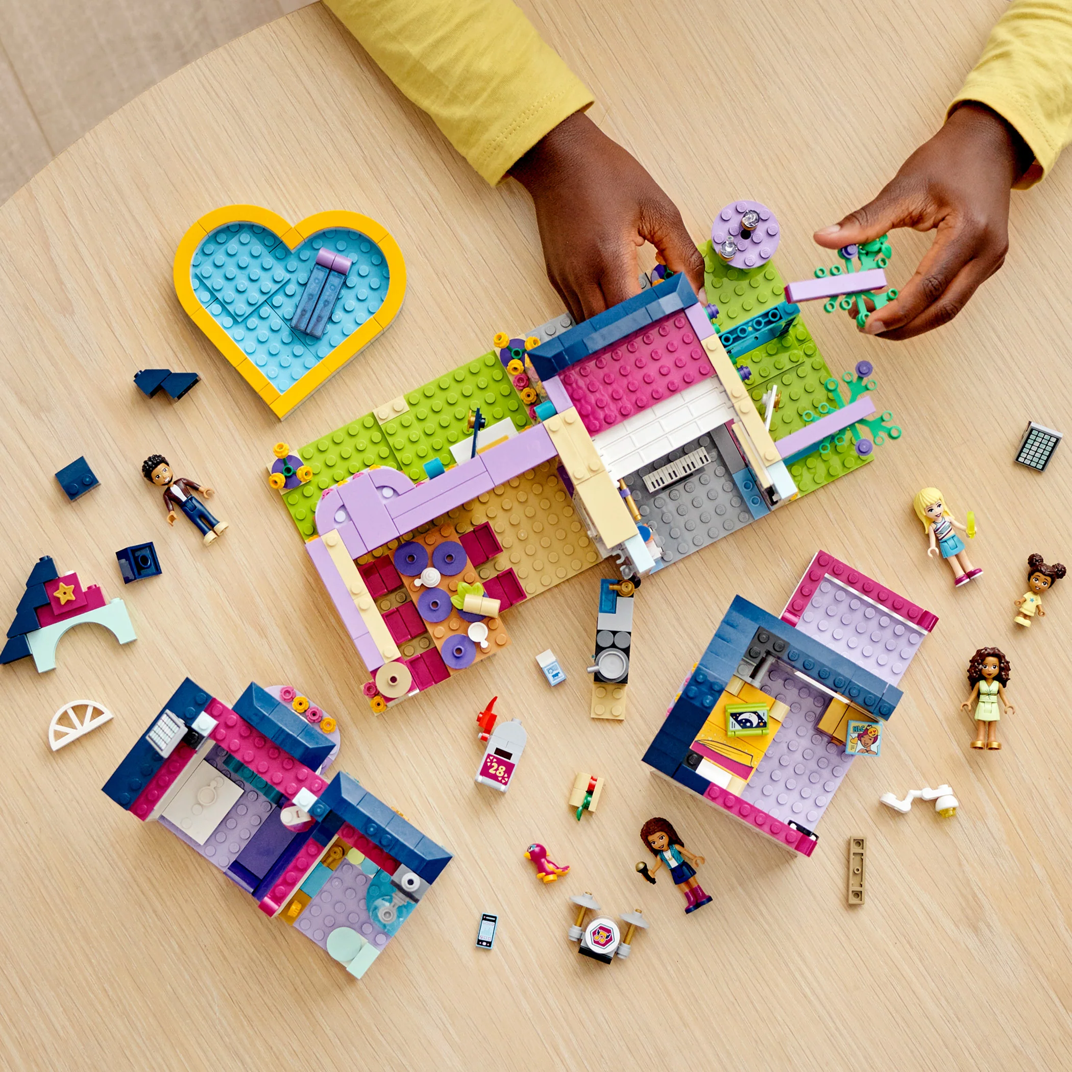 LEGO® Friends™ Andreas Family House - Image 16