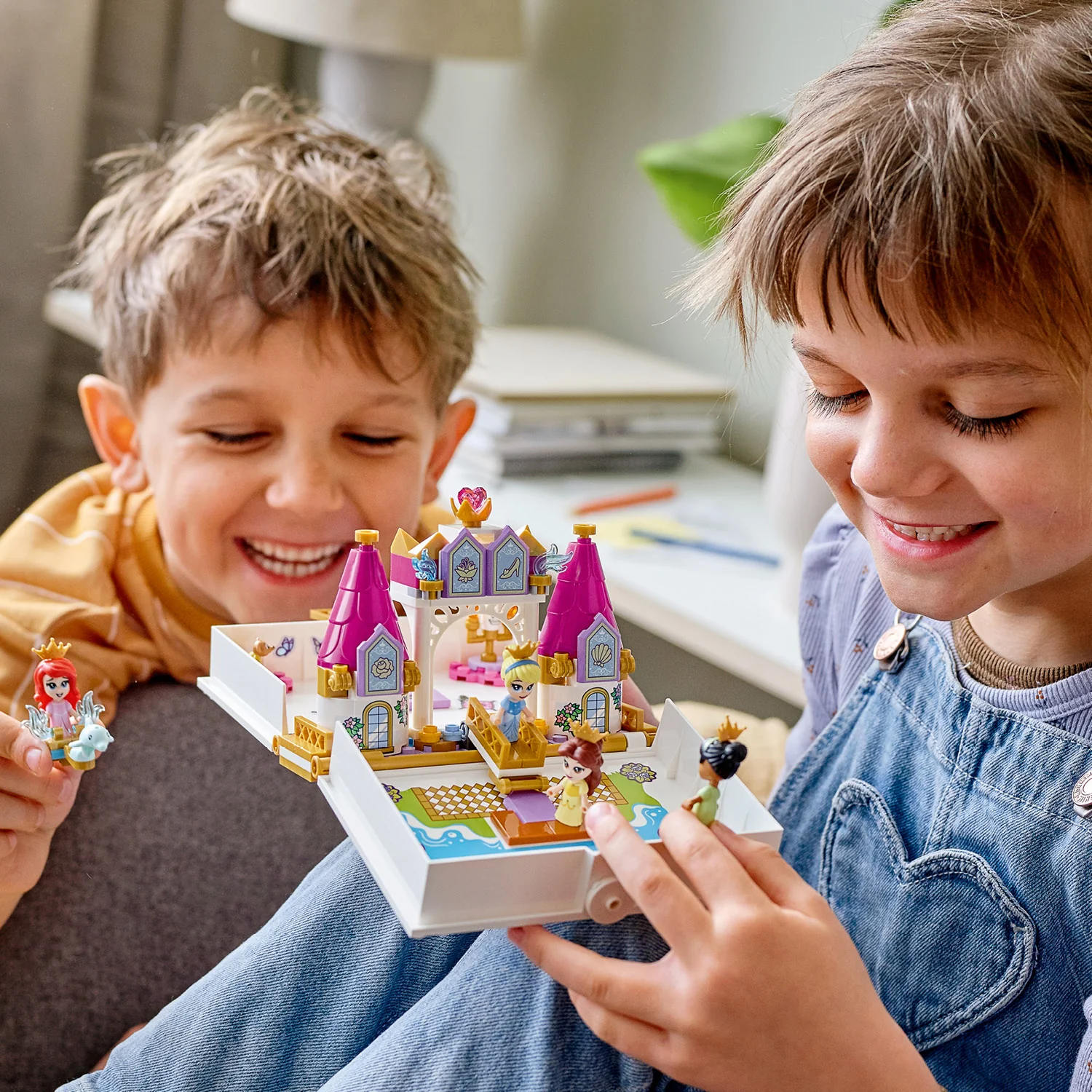 LEGO® | Disney Ariel, Belle, Cinderella and Tiana’s Storybook Adventures - Image 4