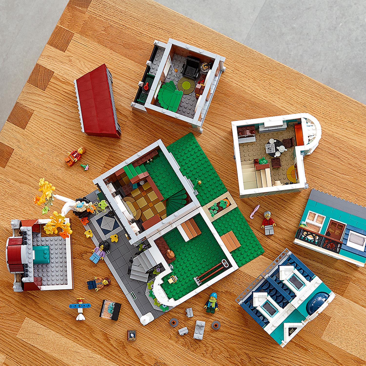 LEGO® Bookshop - Image 17
