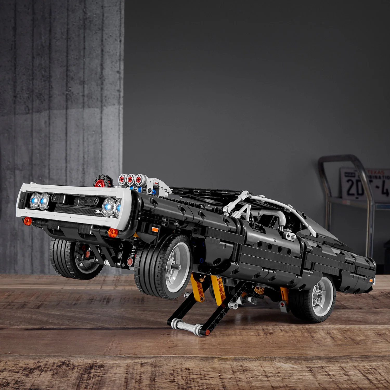 LEGO® Technic™ Doms Dodge Charger - Image 7