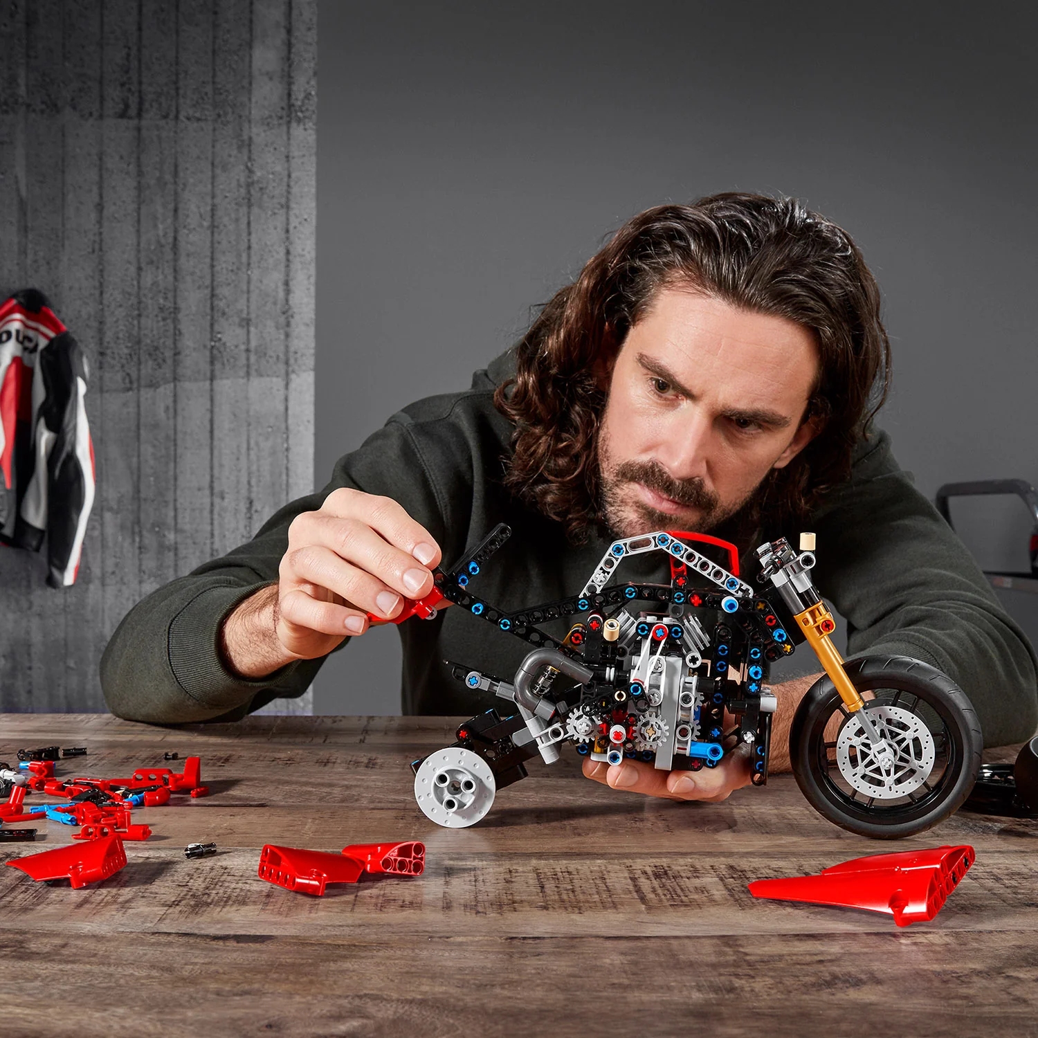 LEGO® Technic™ Ducati Panigale V4 R - Image 5