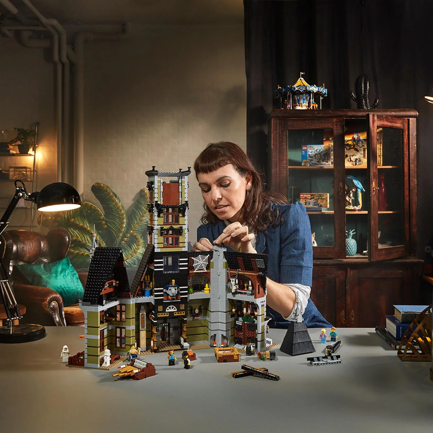 LEGO® Haunted House - Image 3