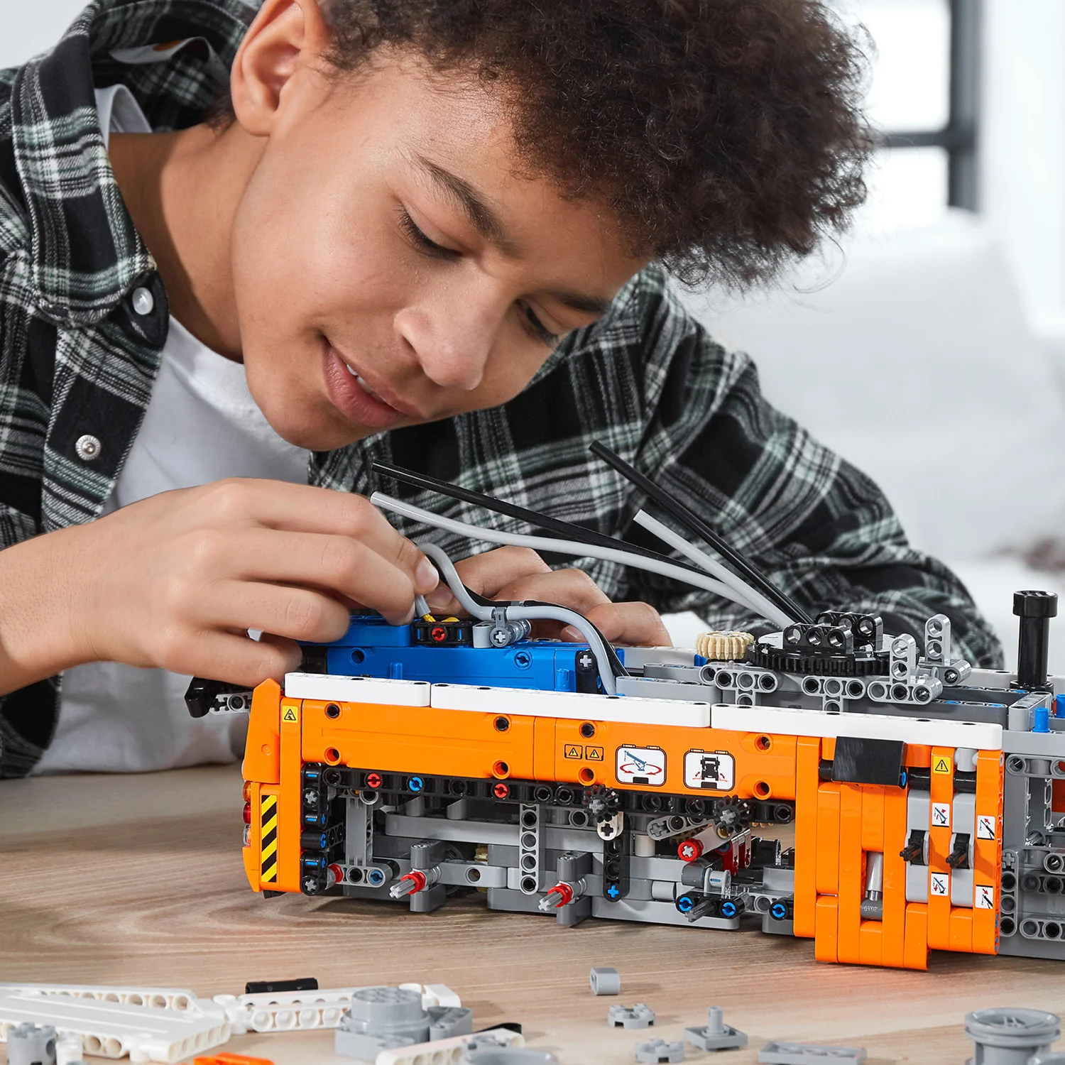 LEGO® Technic™ Heavy-duty Tow Truck - Image 3
