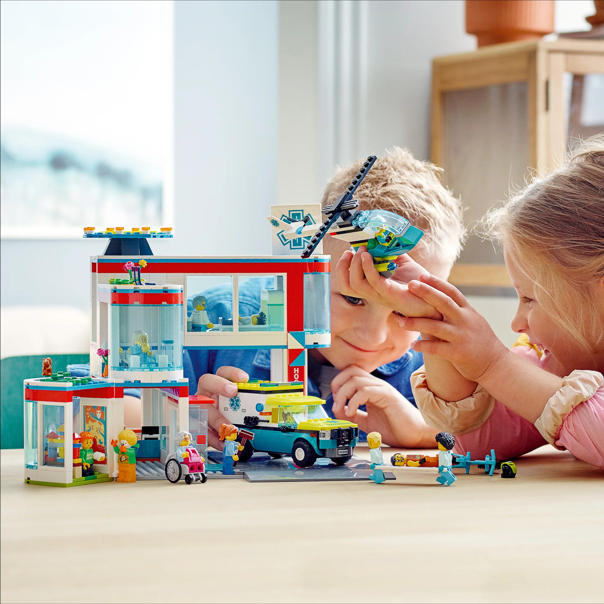 LEGO® City Hospital - Image 4