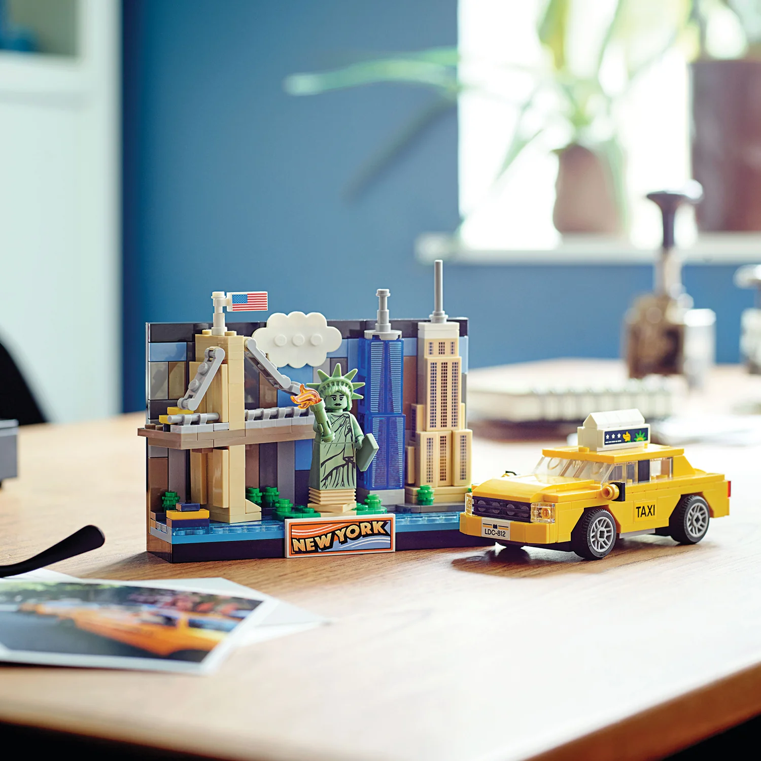 LEGO® Creator New York Postcard - Image 6