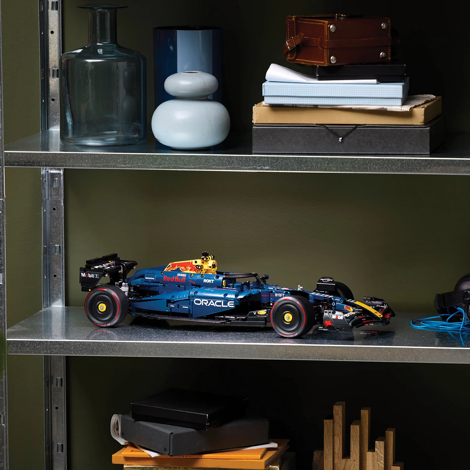 LEGO® Technic™ - Oracle Red Bull Racing RB20 F1 Car - Image 6