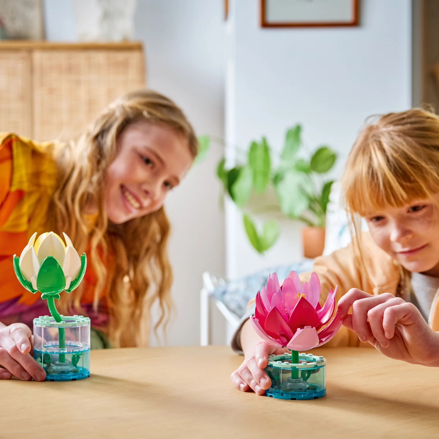 LEGO® Botanicals Water Lilies - Image 4