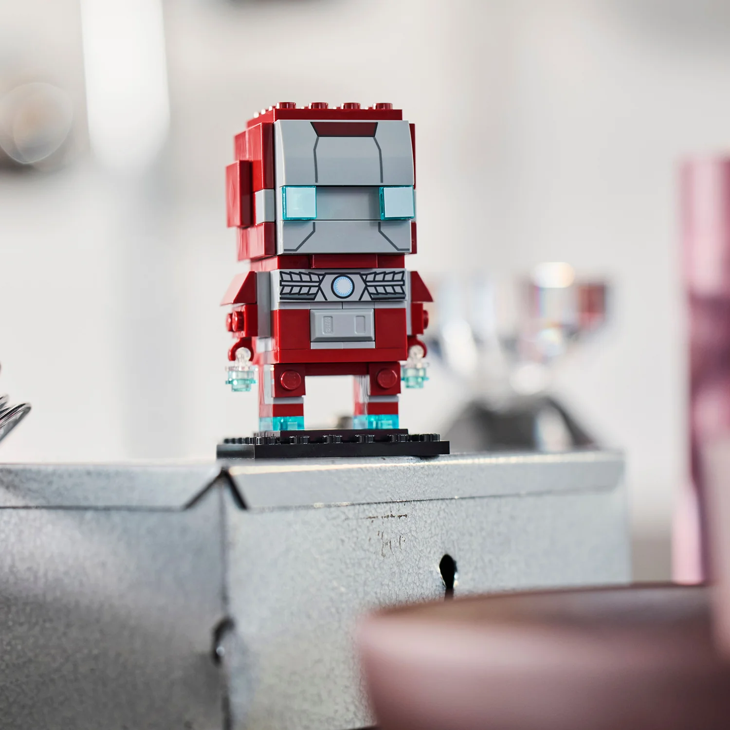 LEGO® BrickHeadz™ Iron Man MK5 Figure - Image 3