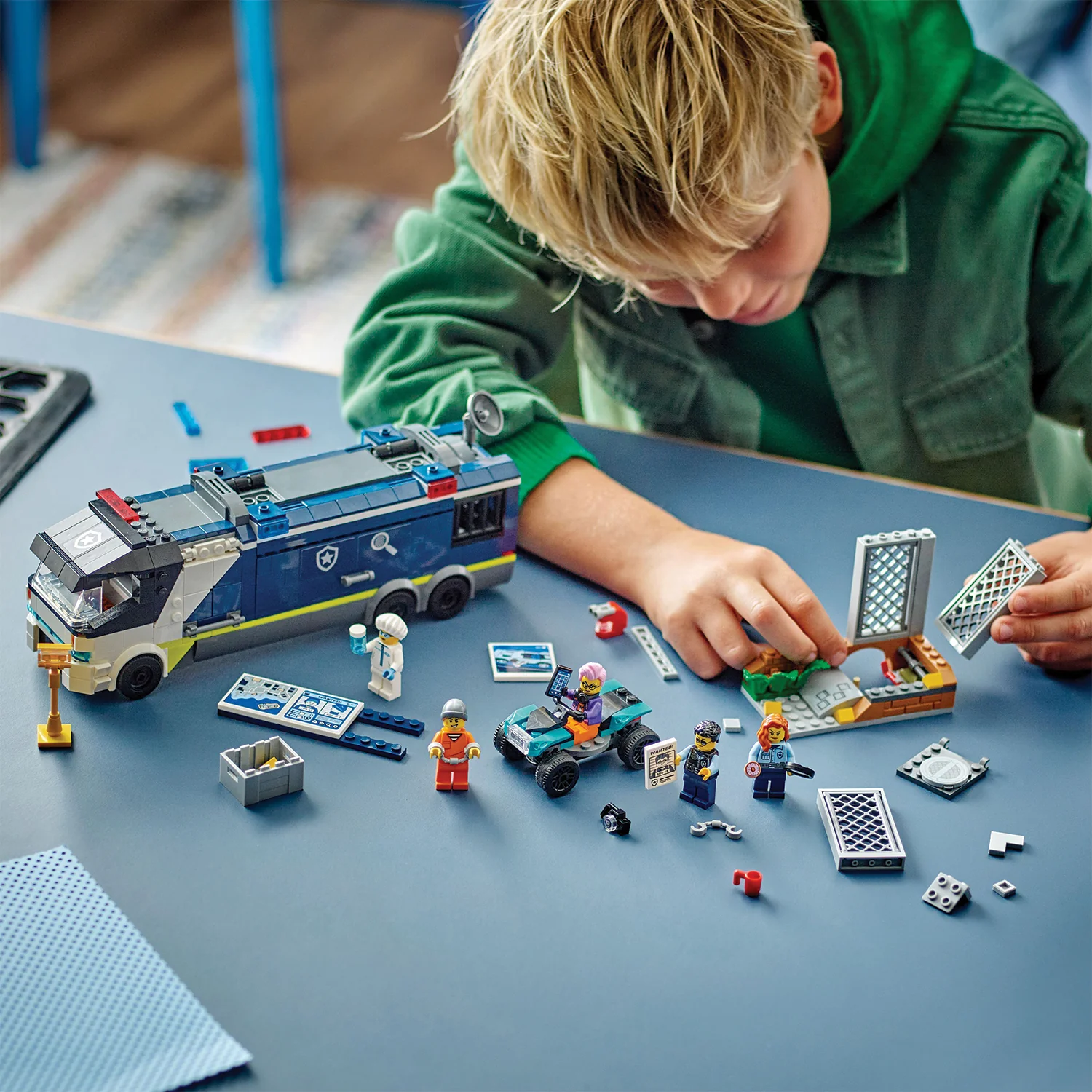 LEGO® City Police Mobile Crime Lab Truck - Image 3