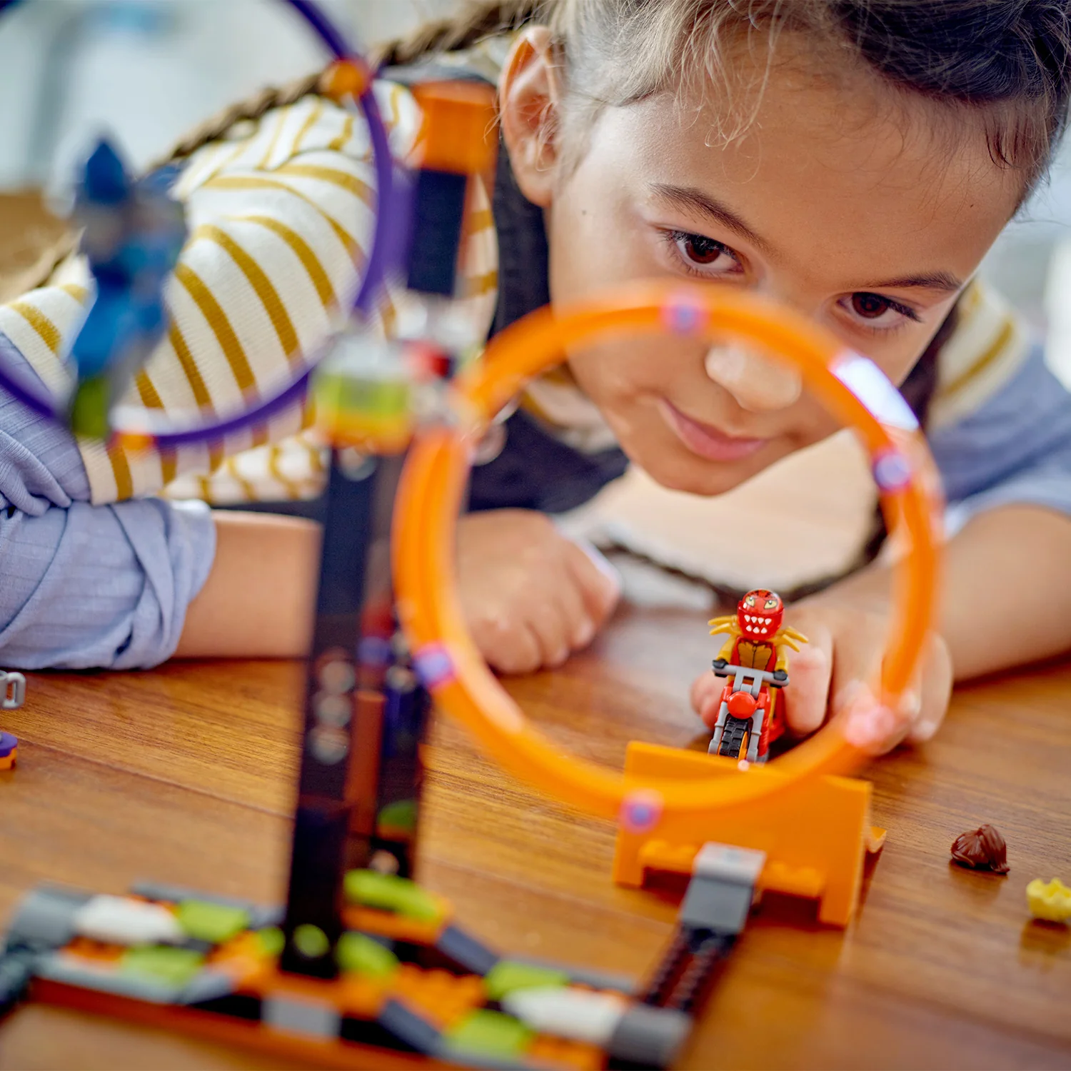 LEGO® City Spinning Stunt Challenge - Image 4