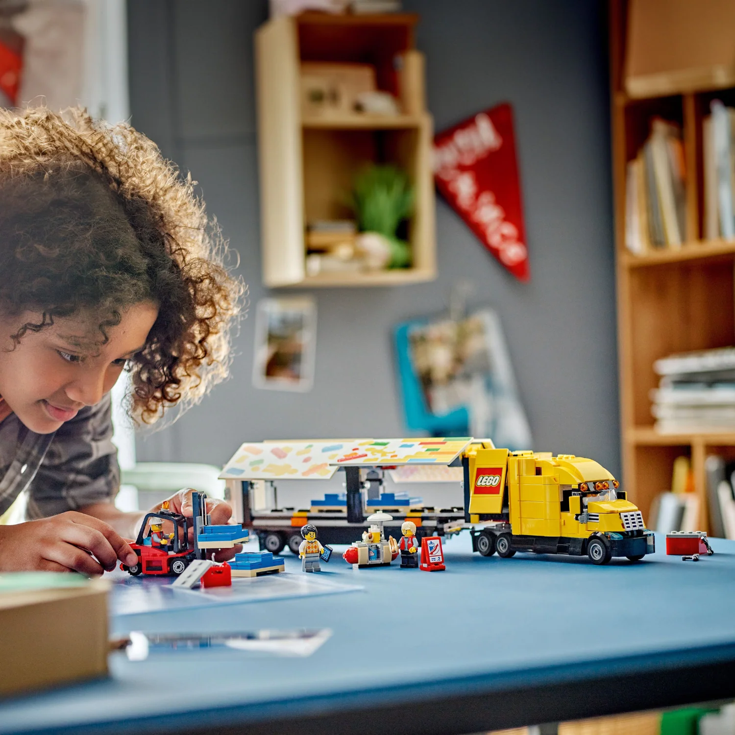 LEGO® City Yellow Delivery Truck - Image 4