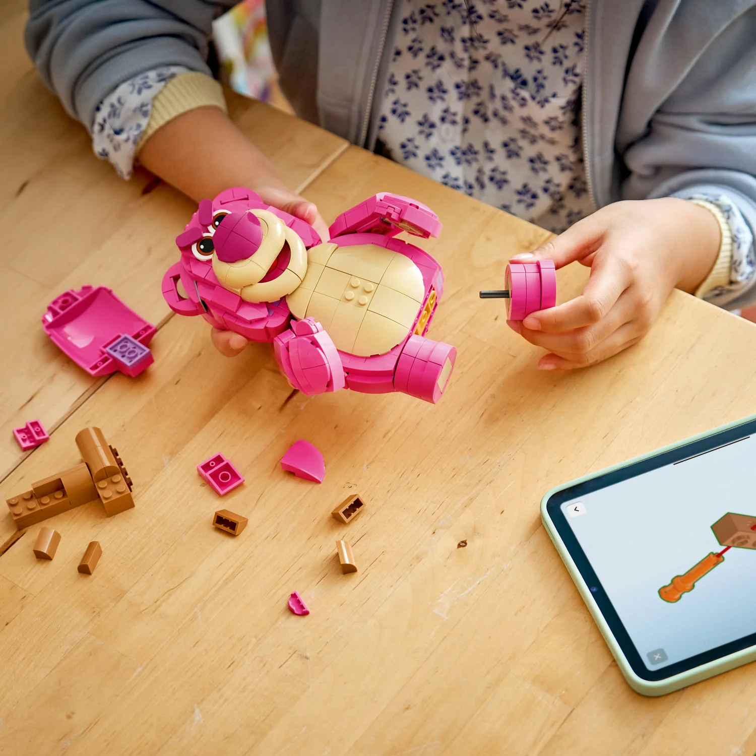 LEGO® | Disney and Pixar Toy Story Lotso - Image 3