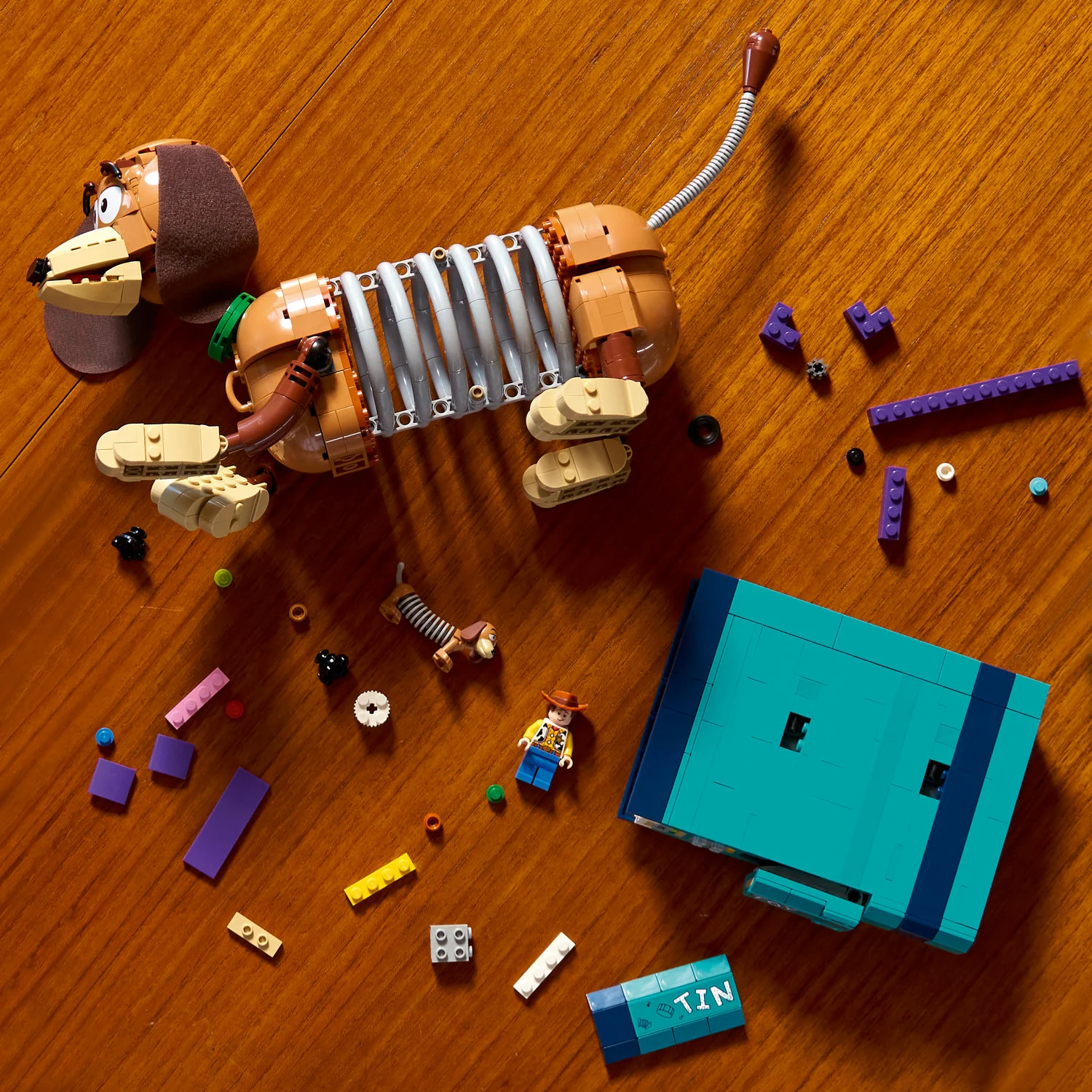LEGO® | Disney and Pixar Toy Story Slinky Dog Bookends - Image 3
