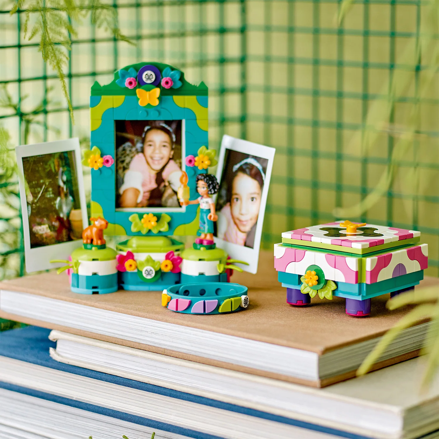 LEGO® | Disney Mirabel's Photo Frame and Jewelry Box - Image 5