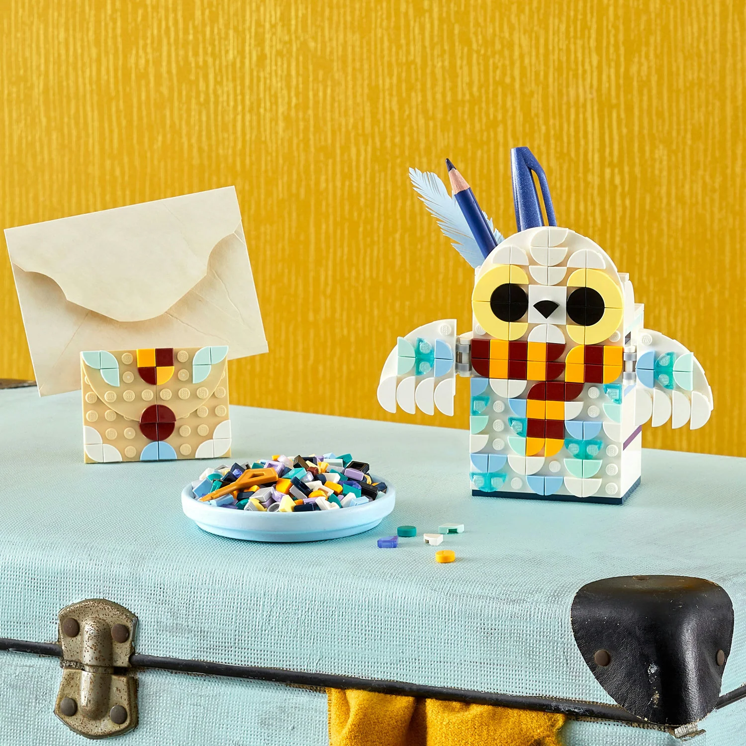 LEGO® DOTS™ Hedwig™ Pencil Holder - Image 2