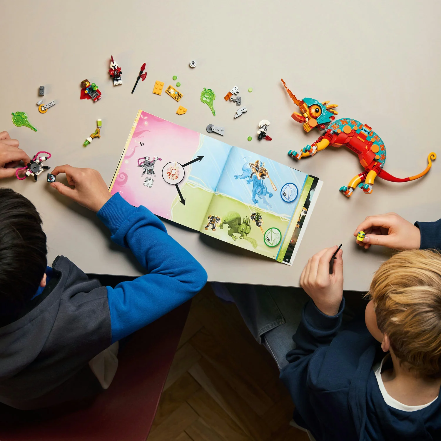 LEGO® DREAMZzz™ Mateo's Fire Chameleon - Image 4