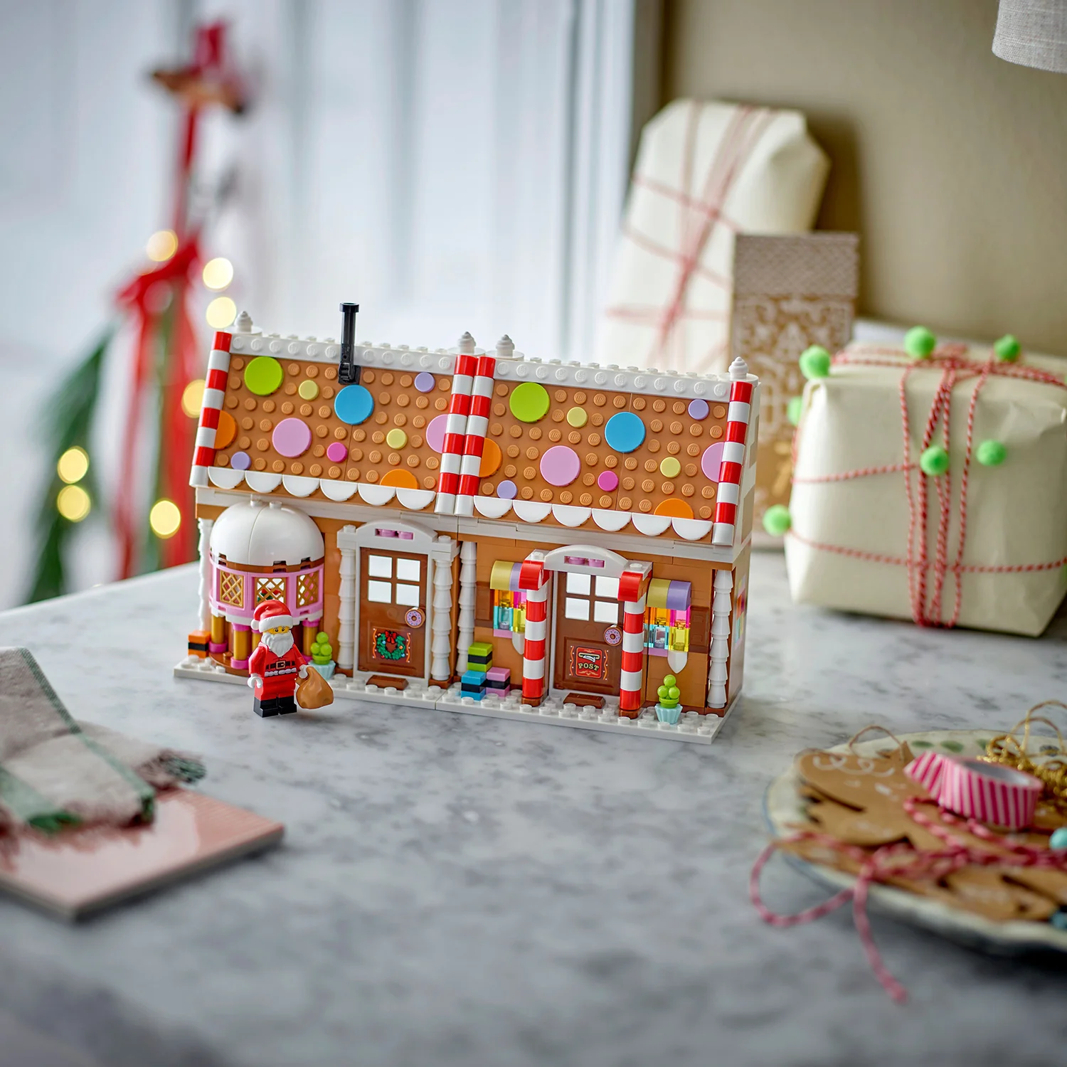 LEGO® Festive Gingerbread House - Image 3