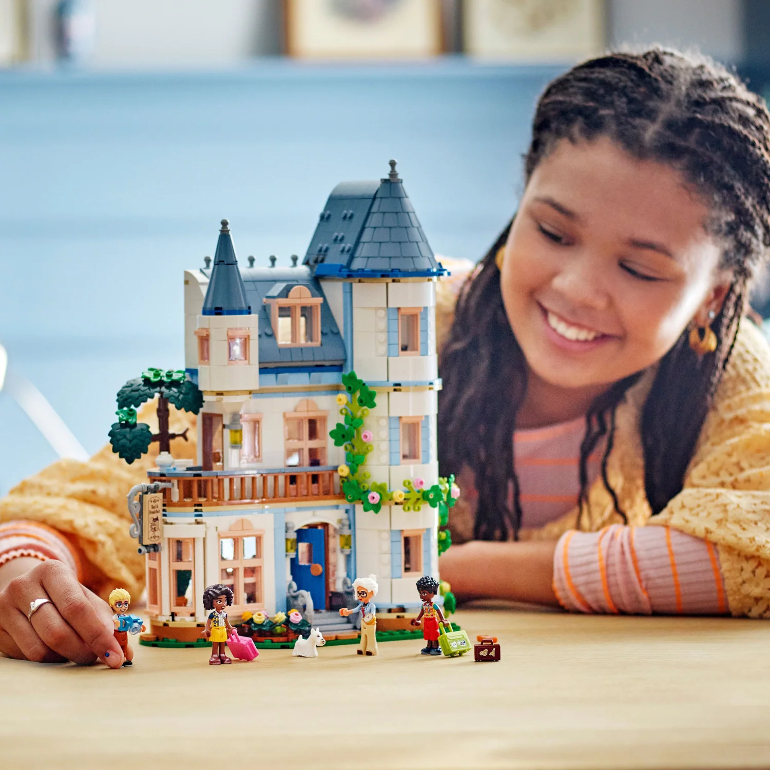 LEGO® Friends™ Castle Bed and Breakfast - Image 4