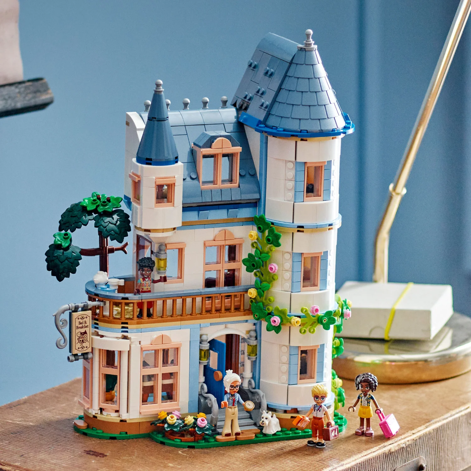 LEGO® Friends™ Castle Bed and Breakfast - Image 5