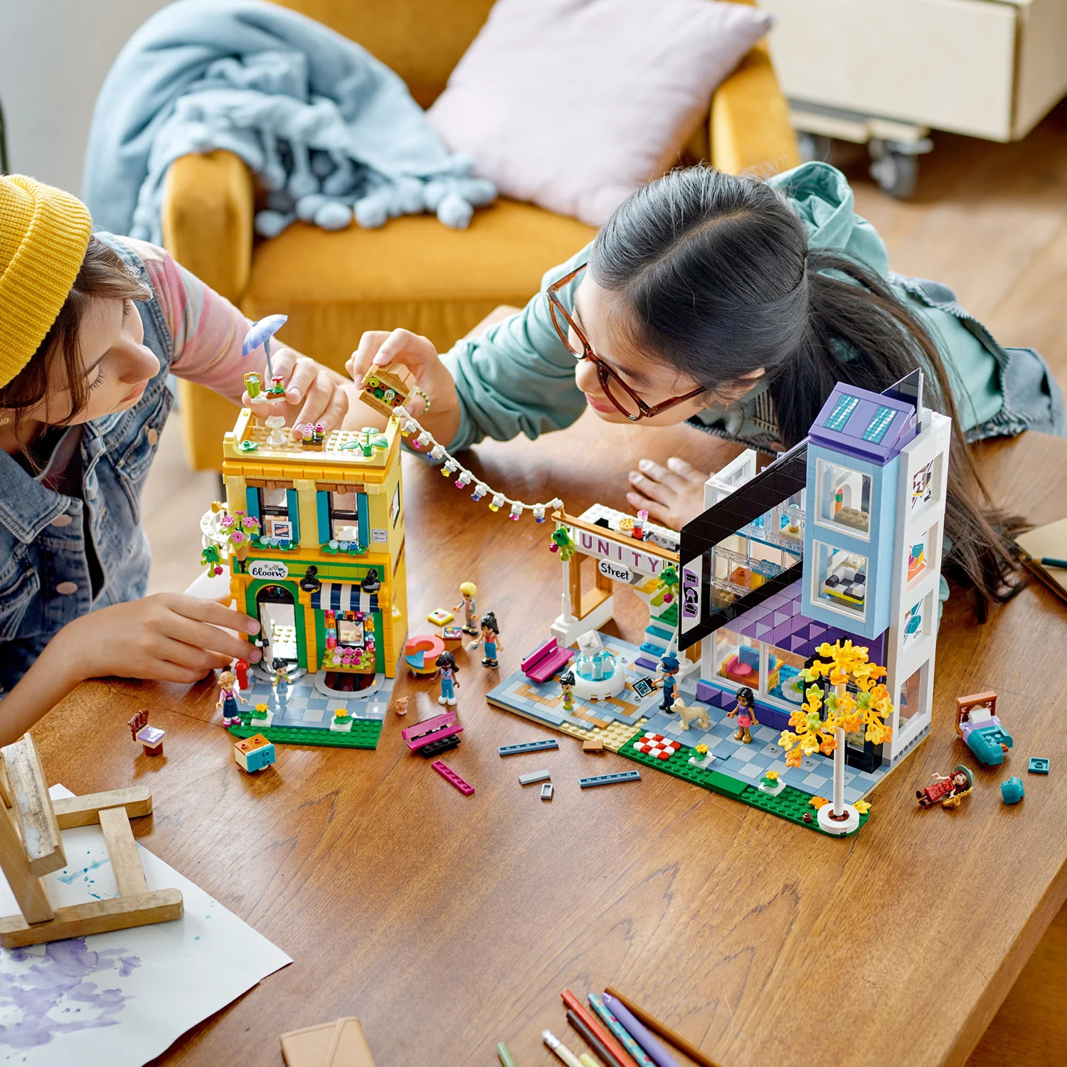 LEGO® Friends™ Downtown Flower and Design Stores - Image 5
