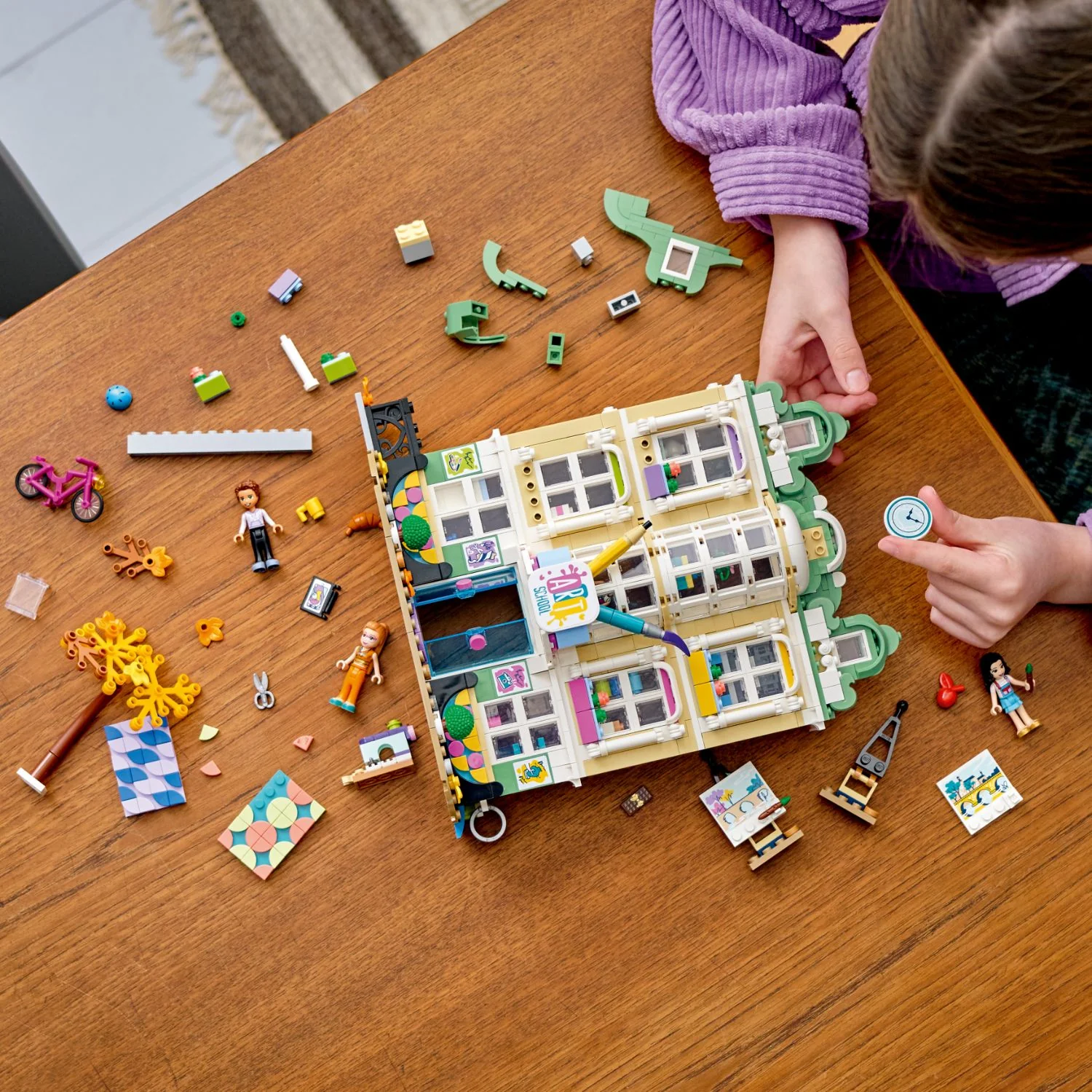 LEGO® Friends™ Emma's Art School - Image 3
