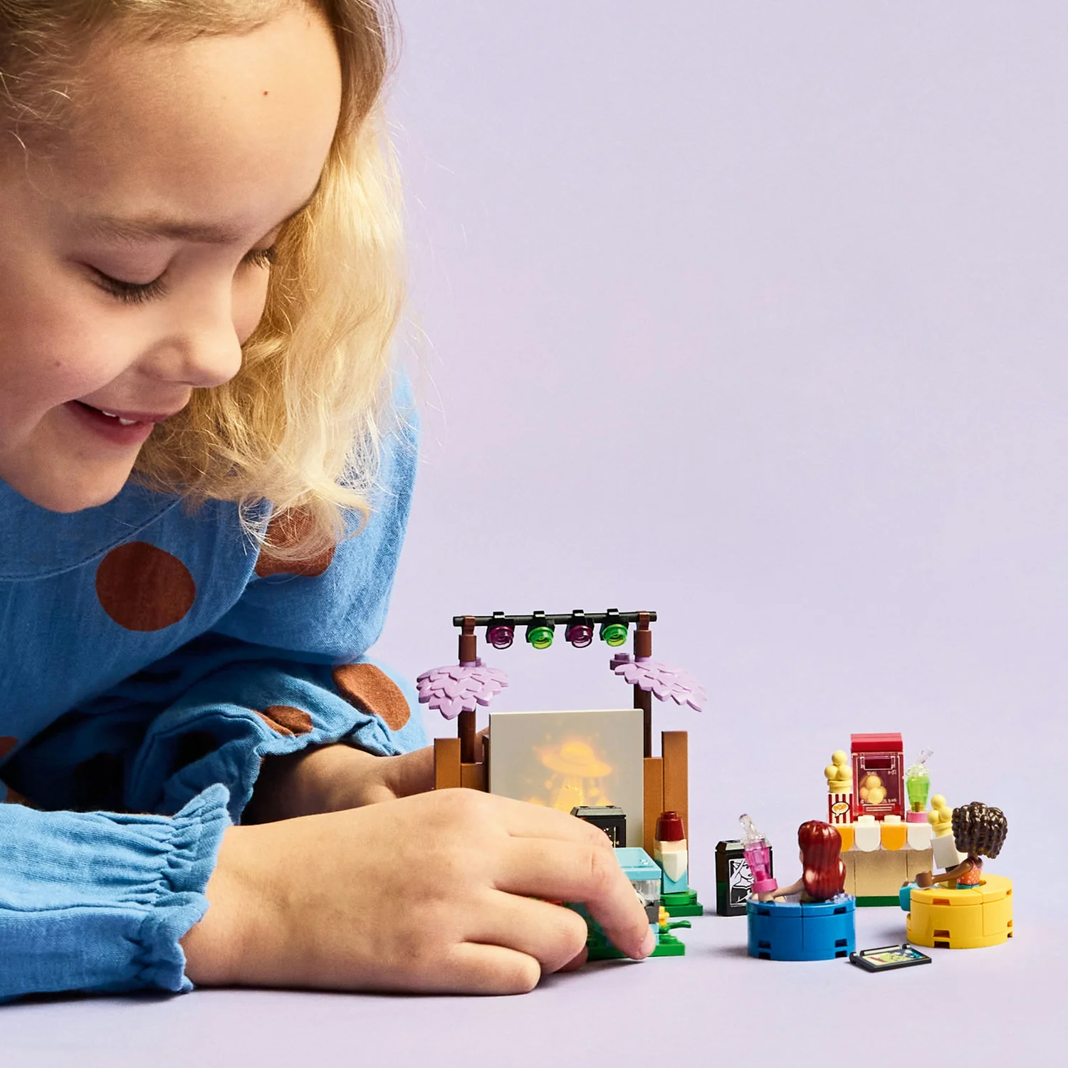 LEGO® Friends™ Friendship Movie Night - Image 3