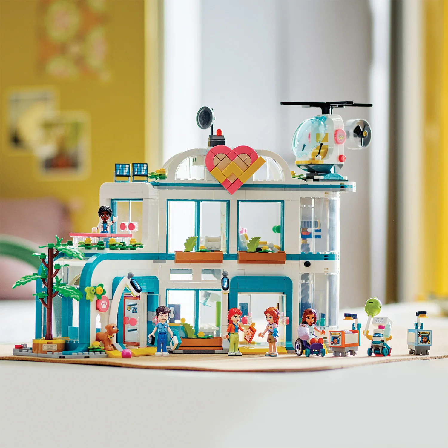 LEGO® Friends™ Heartlake City Hospital - Image 5