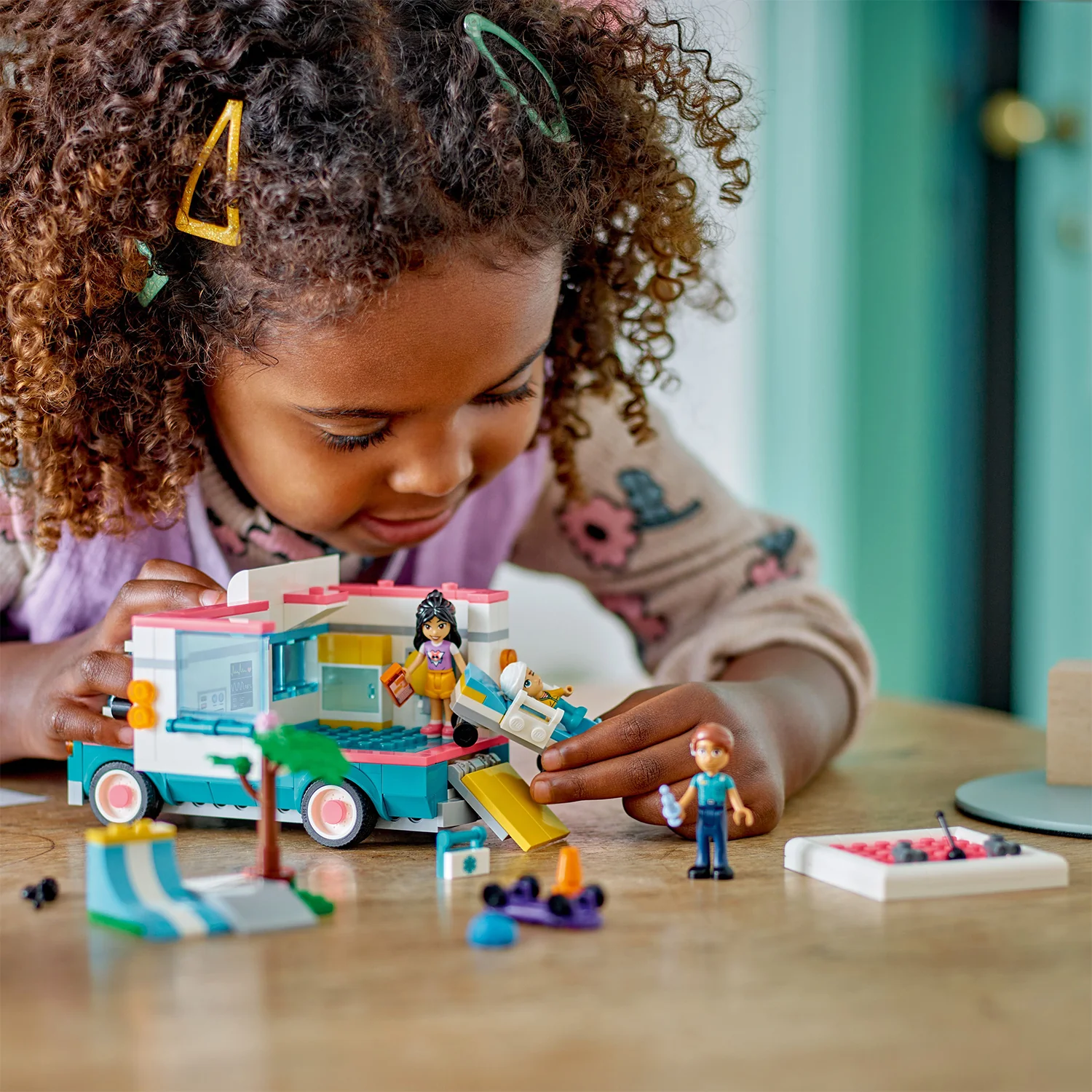 LEGO® Friends™ Heartlake City Hospital Ambulance - Image 4