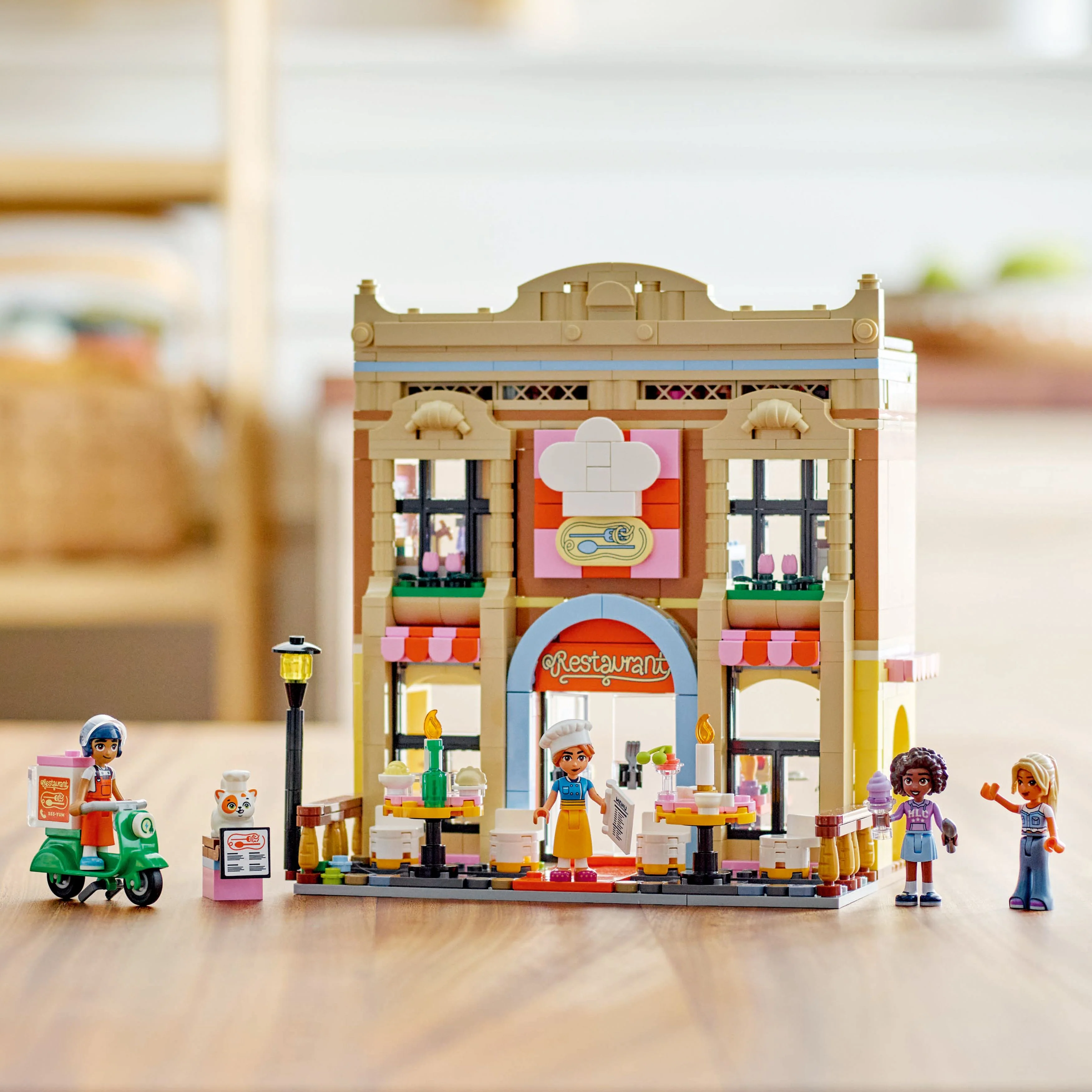 LEGO® Friends™ Restaurant and Cooking School - Image 5