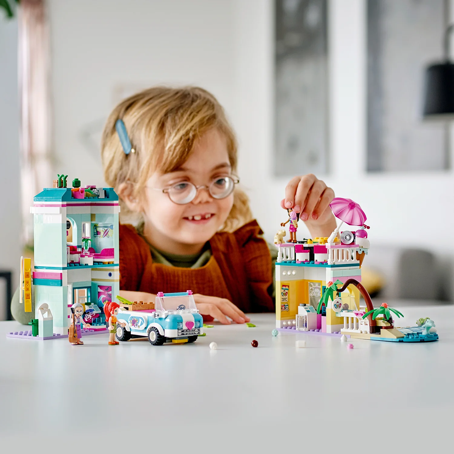 LEGO® Friends™ Surfer Beachfront - Image 10