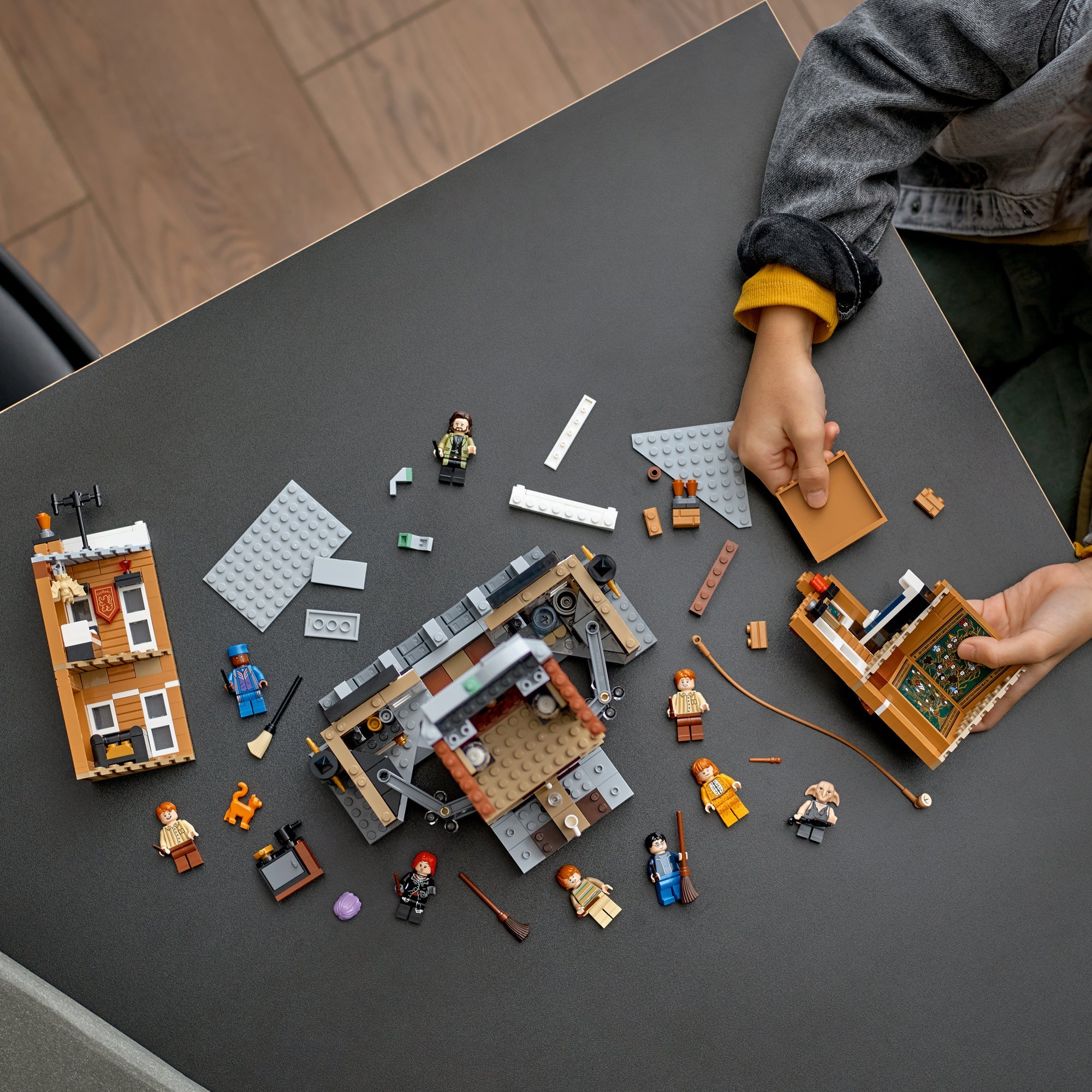 LEGO® Harry Potter™ 12 Grimmauld Place - Image 5