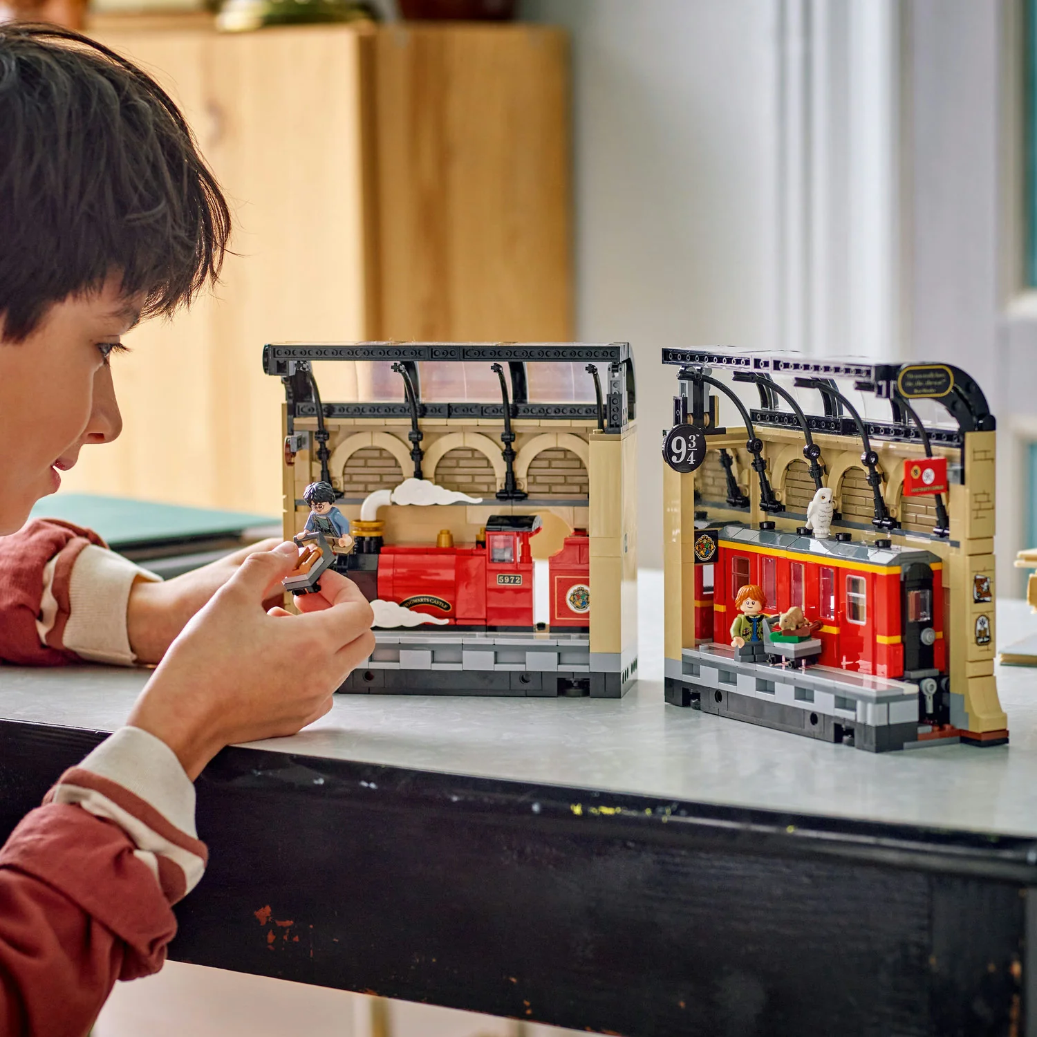 LEGO® Harry Potter™ Book Nook: Hogwarts™ Express - Image 3