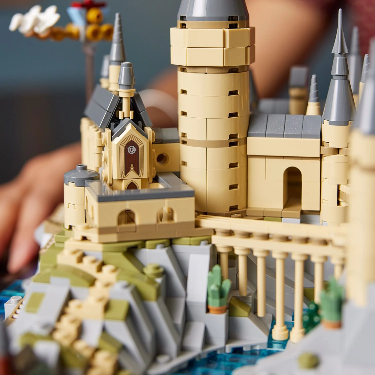 LEGO® Harry Potter™ Hogwarts™ Castle & Grounds - Image 8