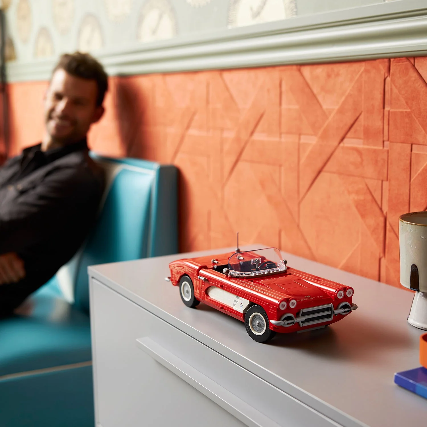 LEGO® Icons Corvette - Image 9