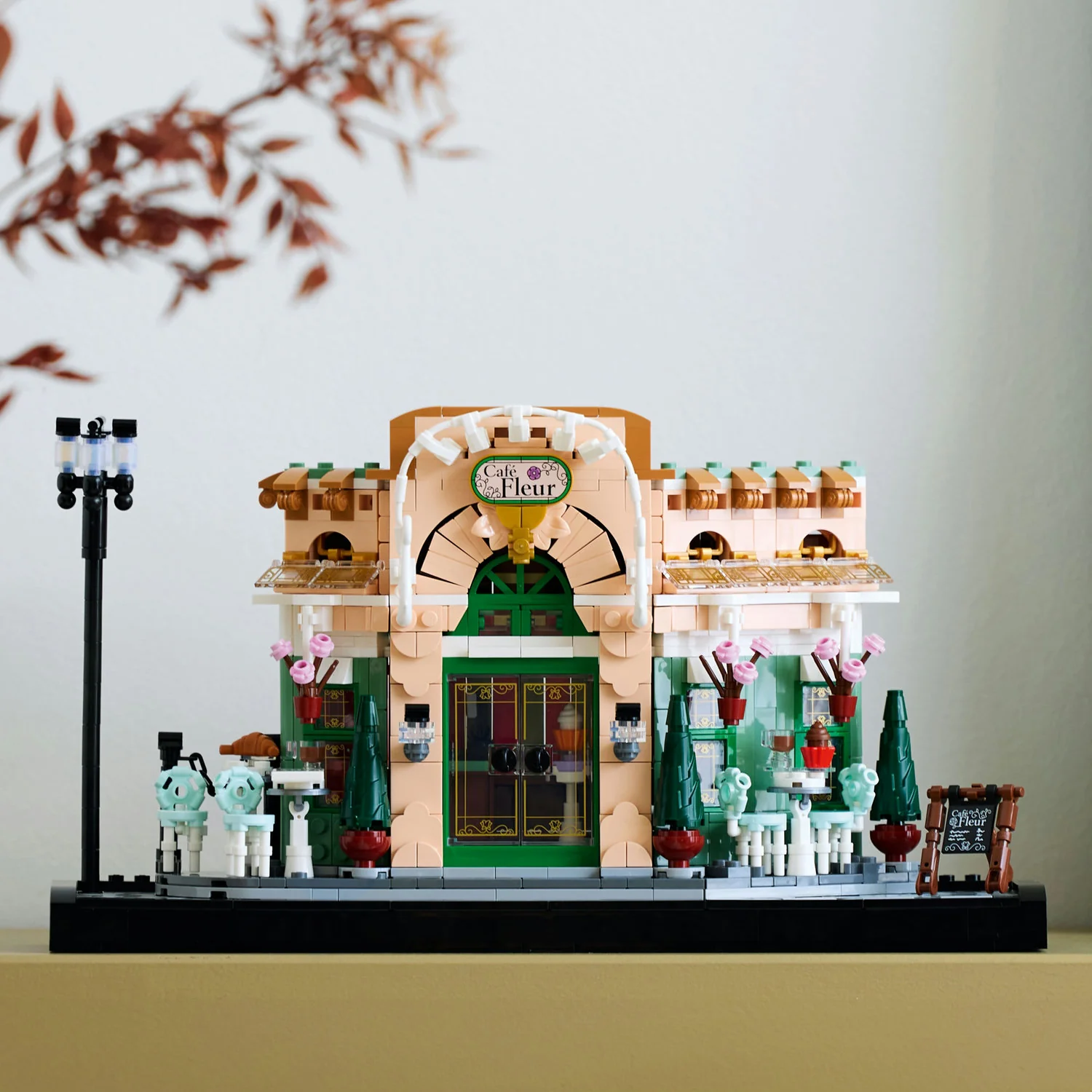 LEGO® Icons French Café - Image 3