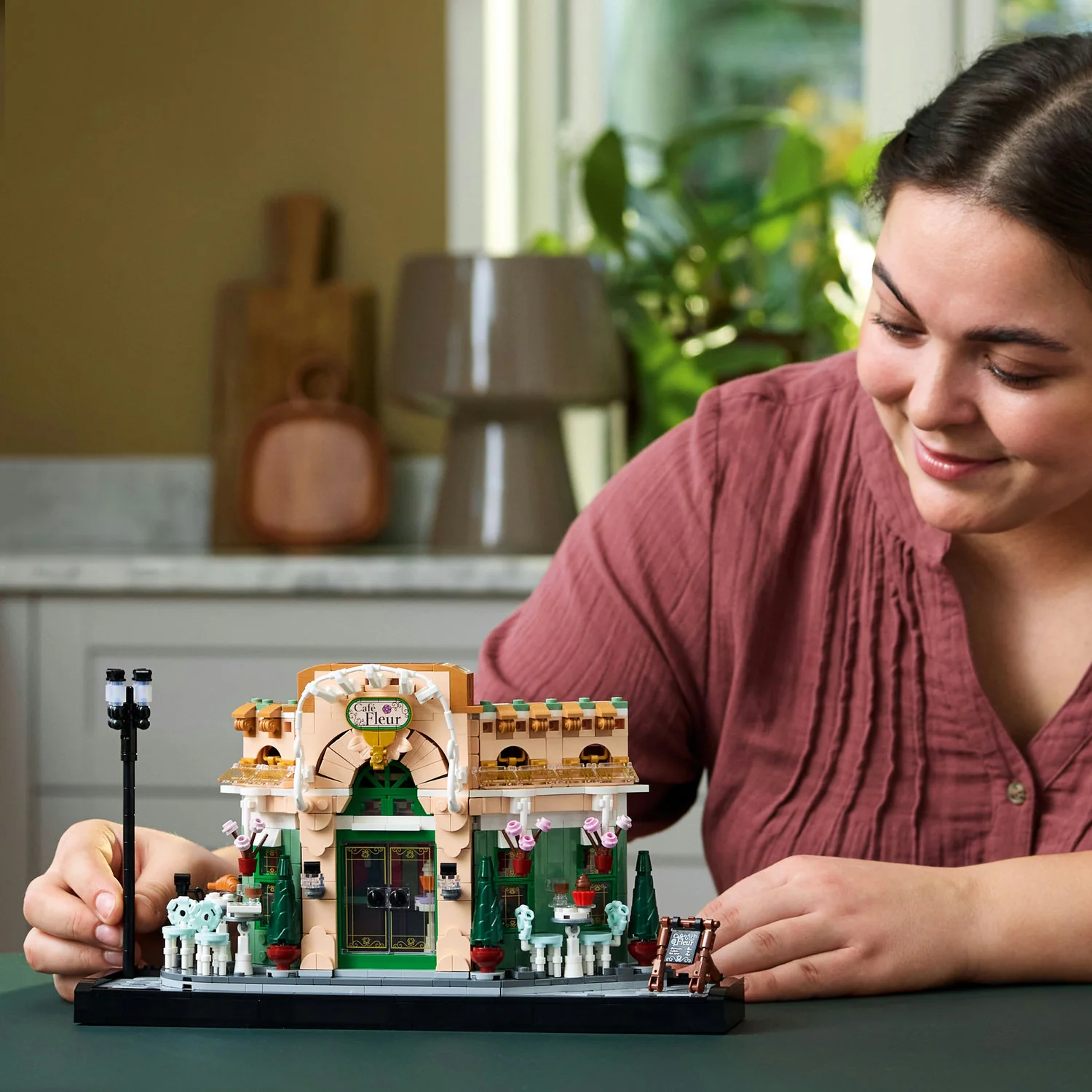LEGO® Icons French Café - Image 4