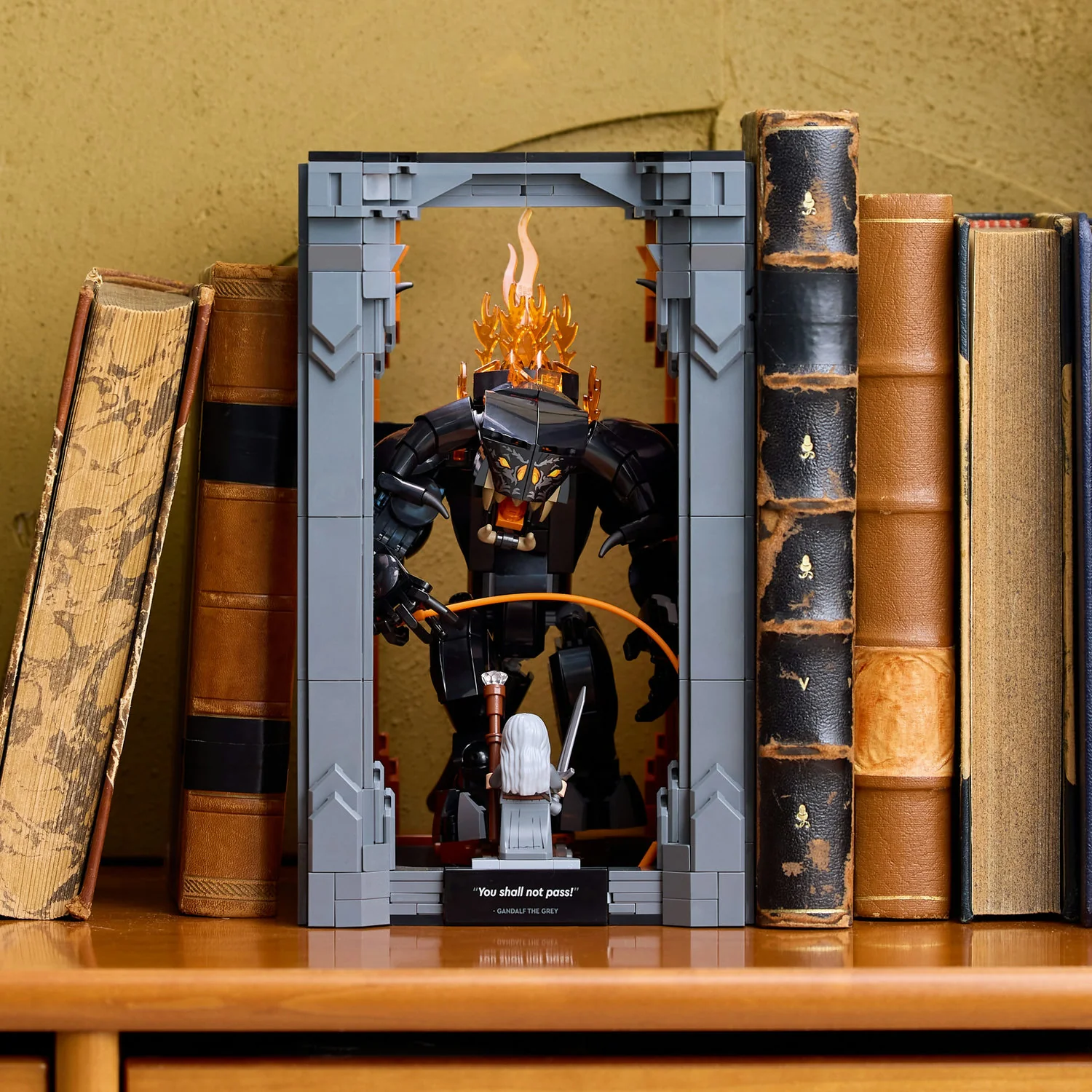 LEGO® Icons The Lord of the Rings: Balrog™ Book Nook - Image 8