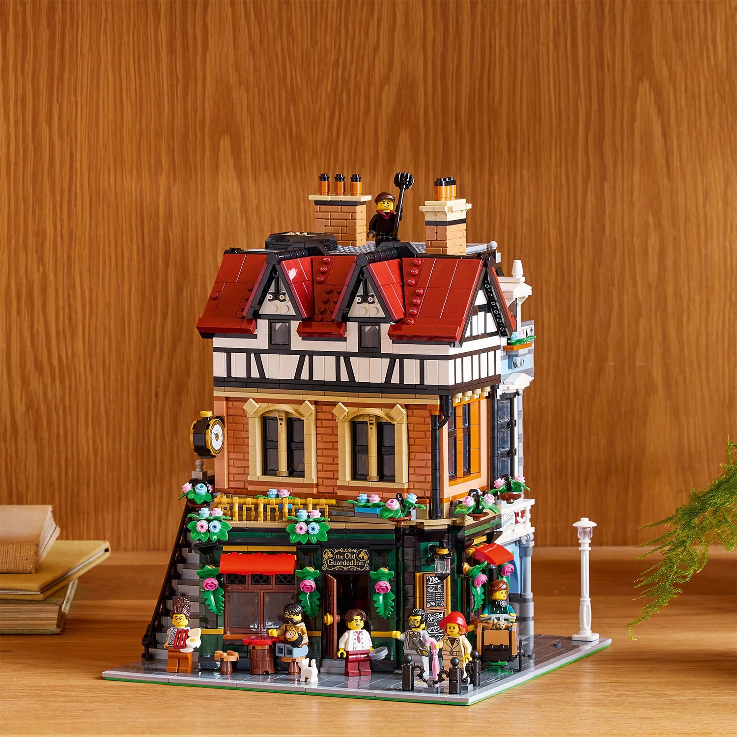 LEGO® Icons Tudor Corner - Image 5