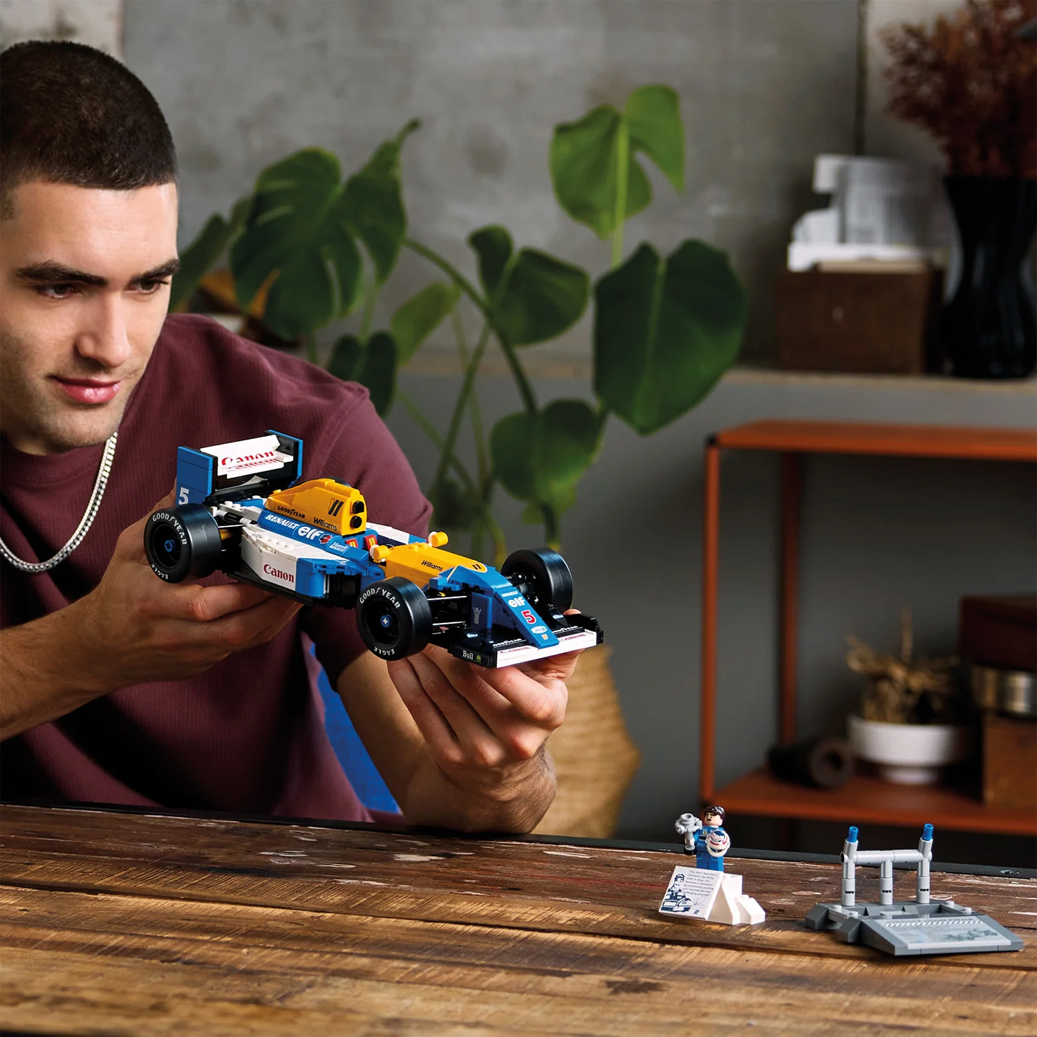 LEGO® Icons Williams Racing FW14B & Nigel Mansell - Image 5