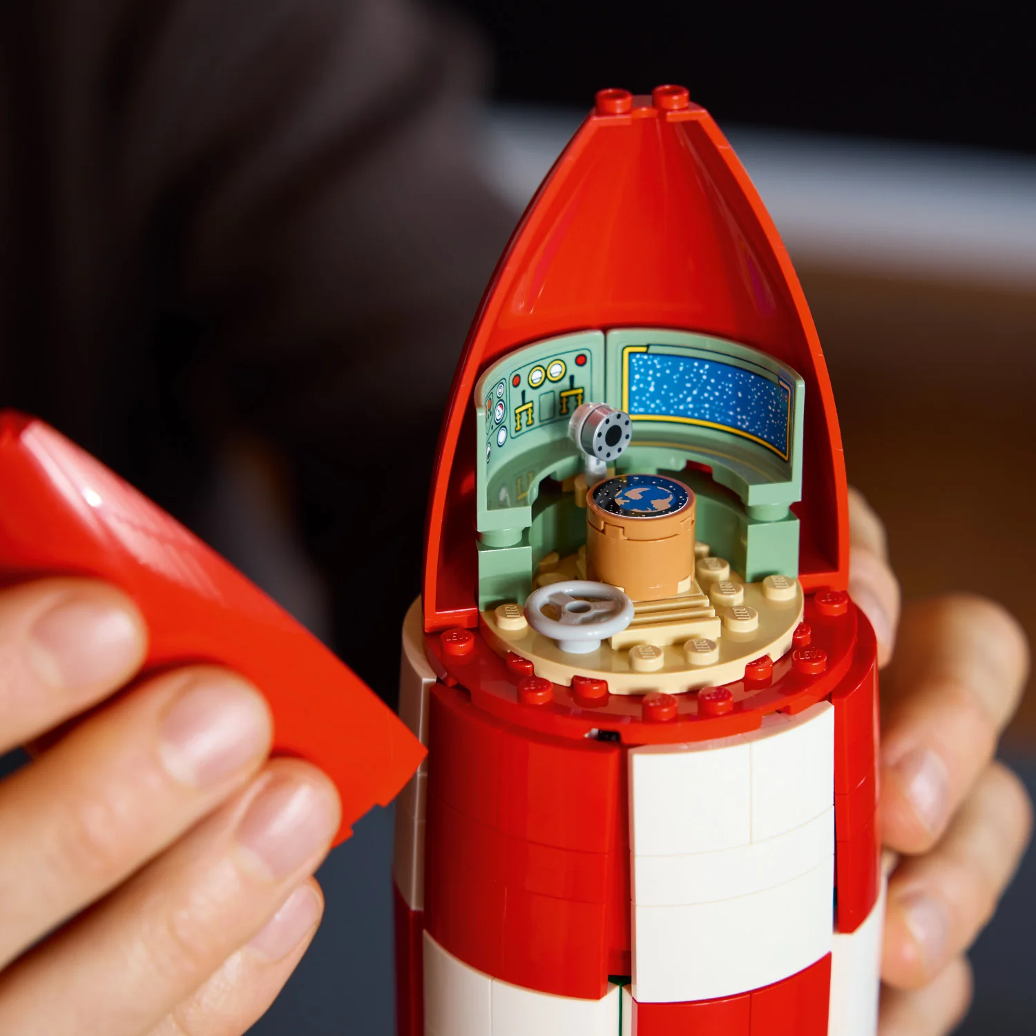 LEGO® Ideas Tintin® Moon Rocket - Image 6