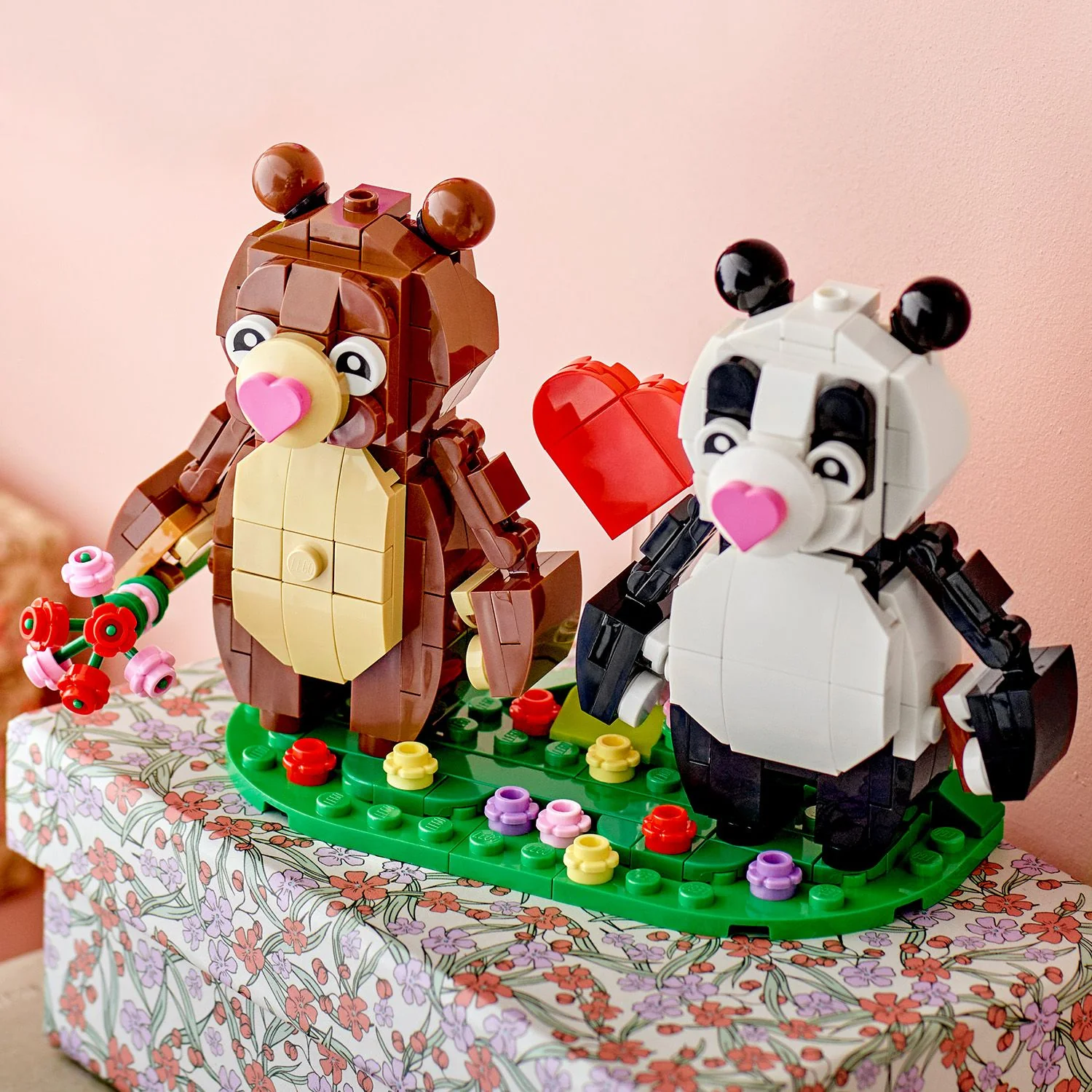 LEGO® Love Bears - Image 5