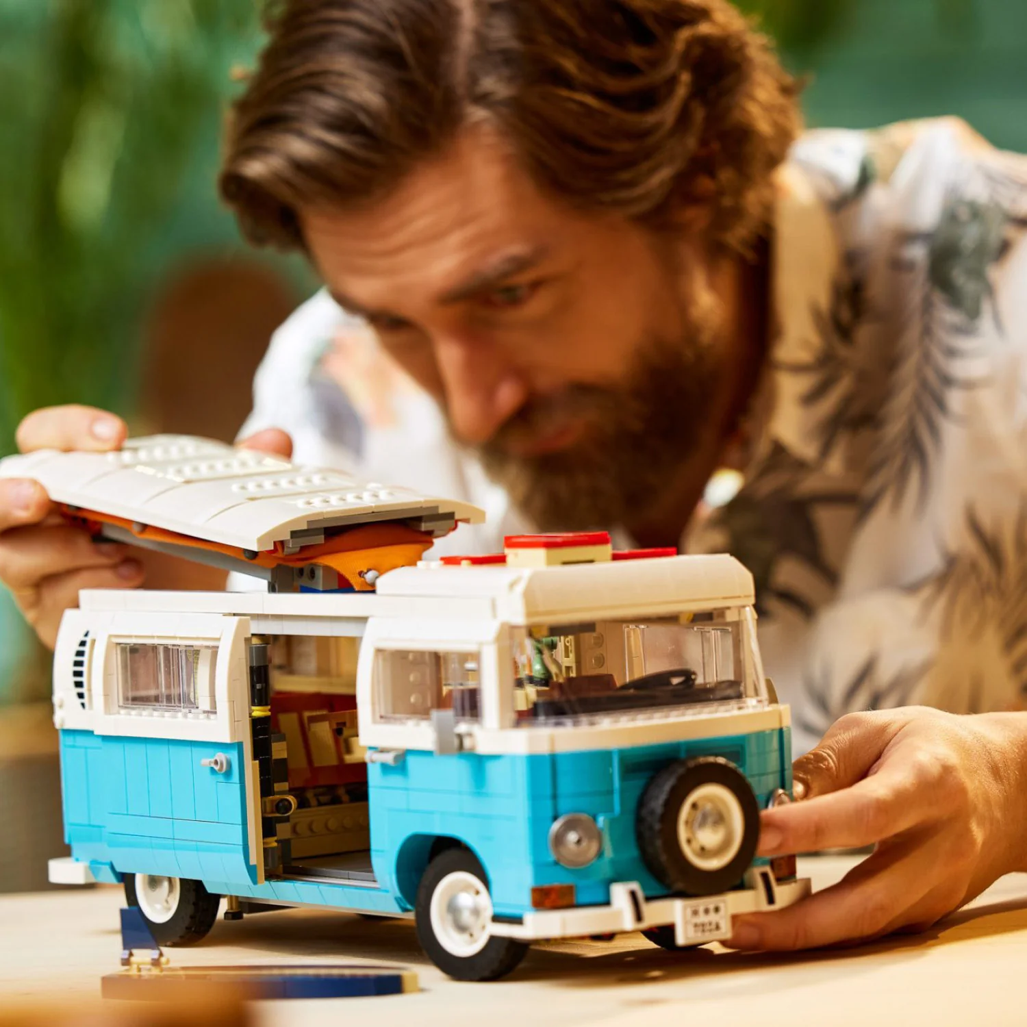 LEGO® Volkswagen T2 Camper Van - Image 9