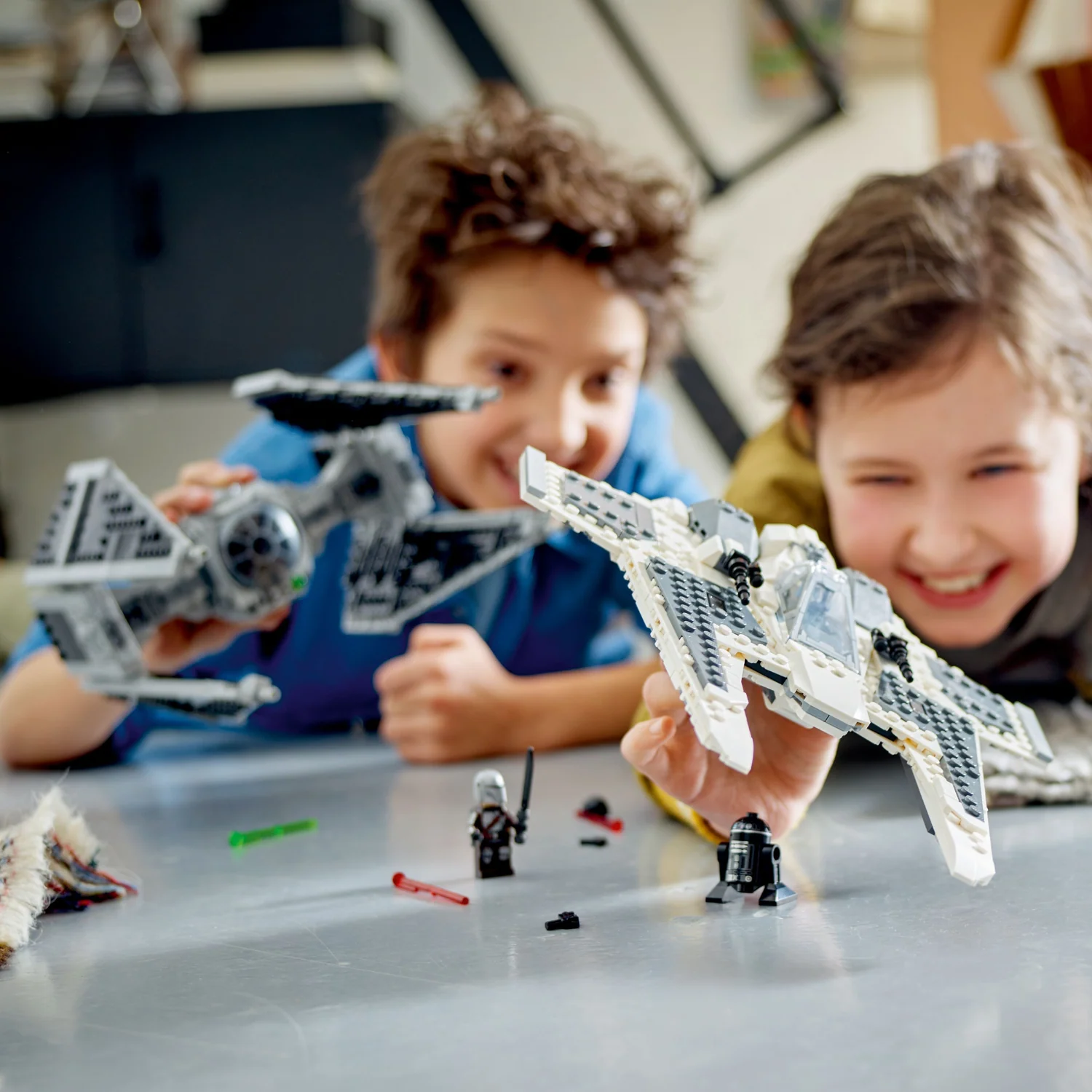 LEGO® Star Wars™ Mandalorian Fang Fighter vs. TIE Interceptor™ - Image 3