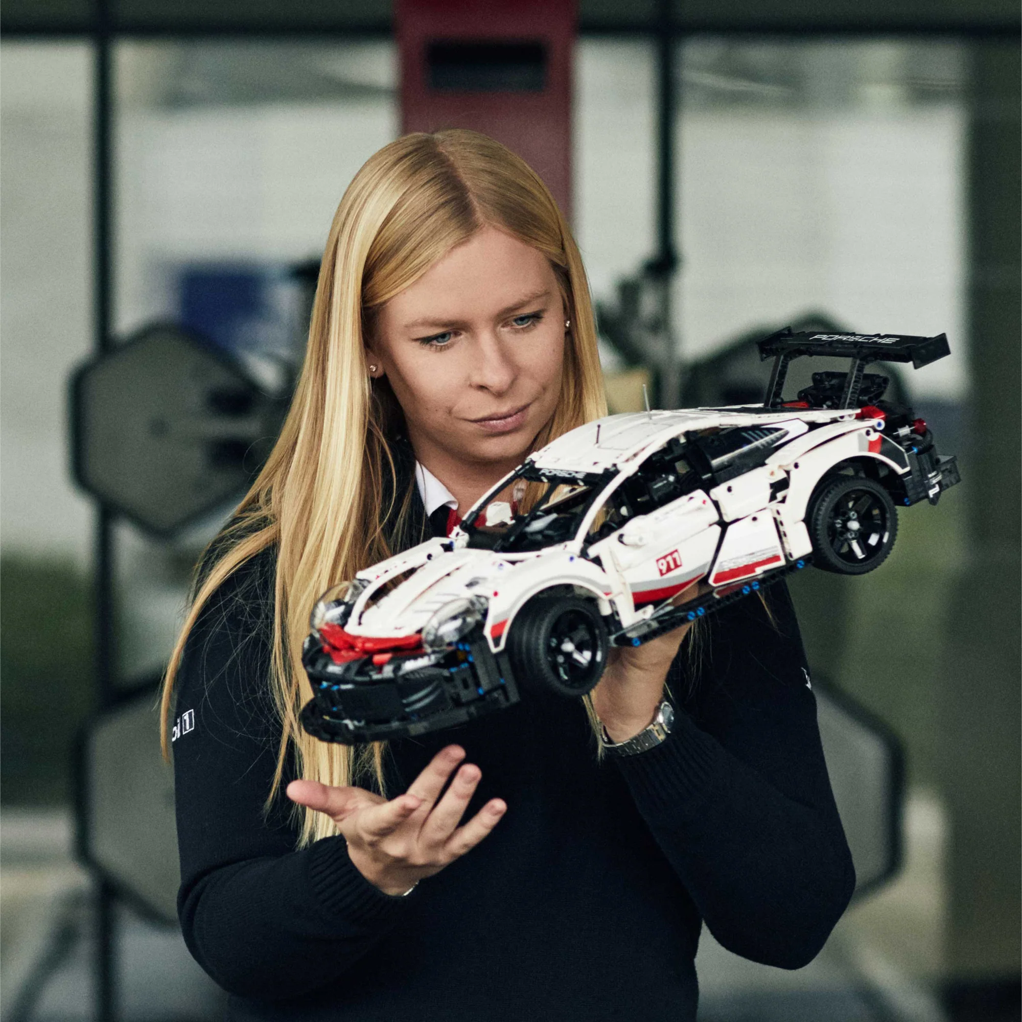 LEGO® Technic™ 42096 Porsche 911 RSR - Image 9