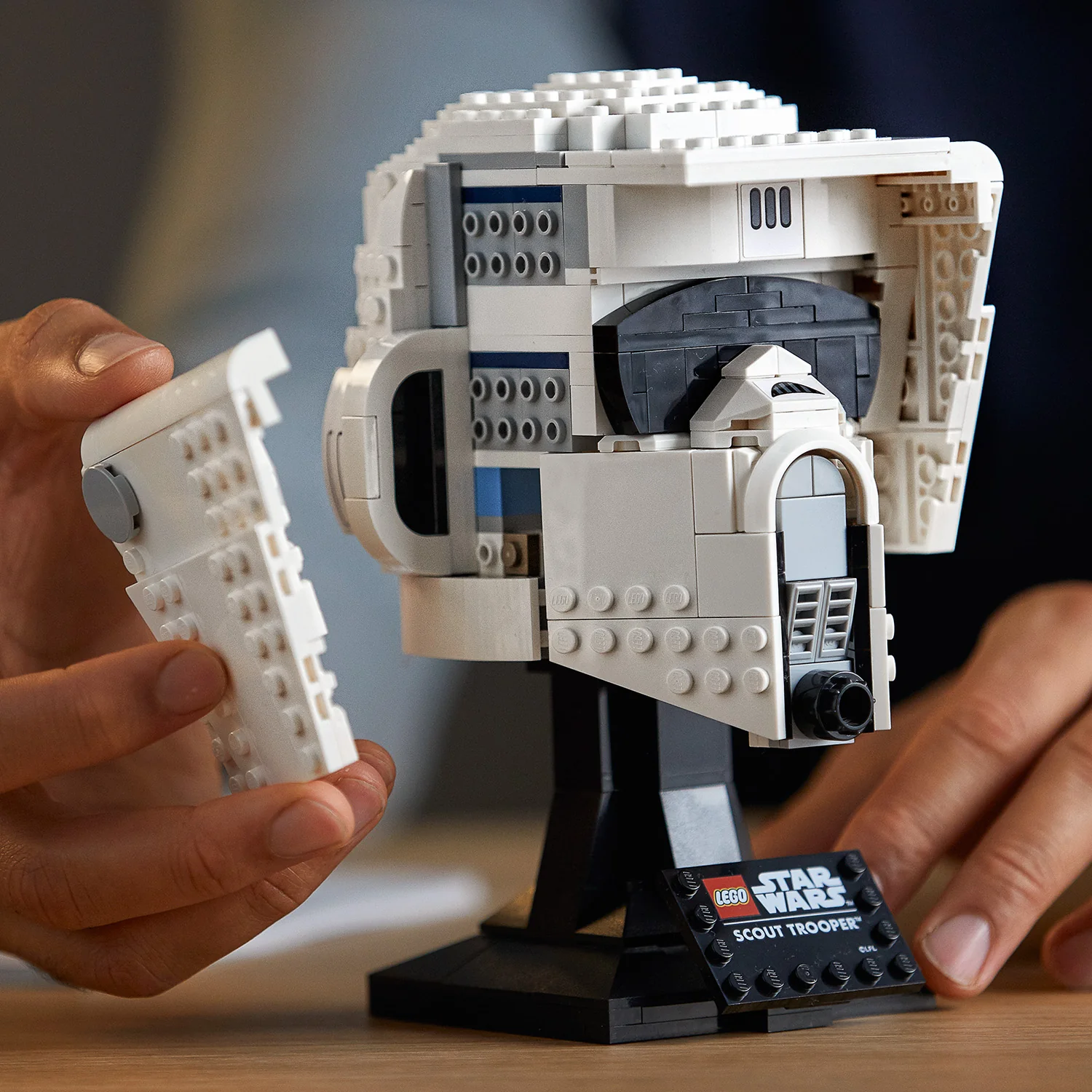 LEGO® Star Wars Scout Trooper™ Helmet - Image 8