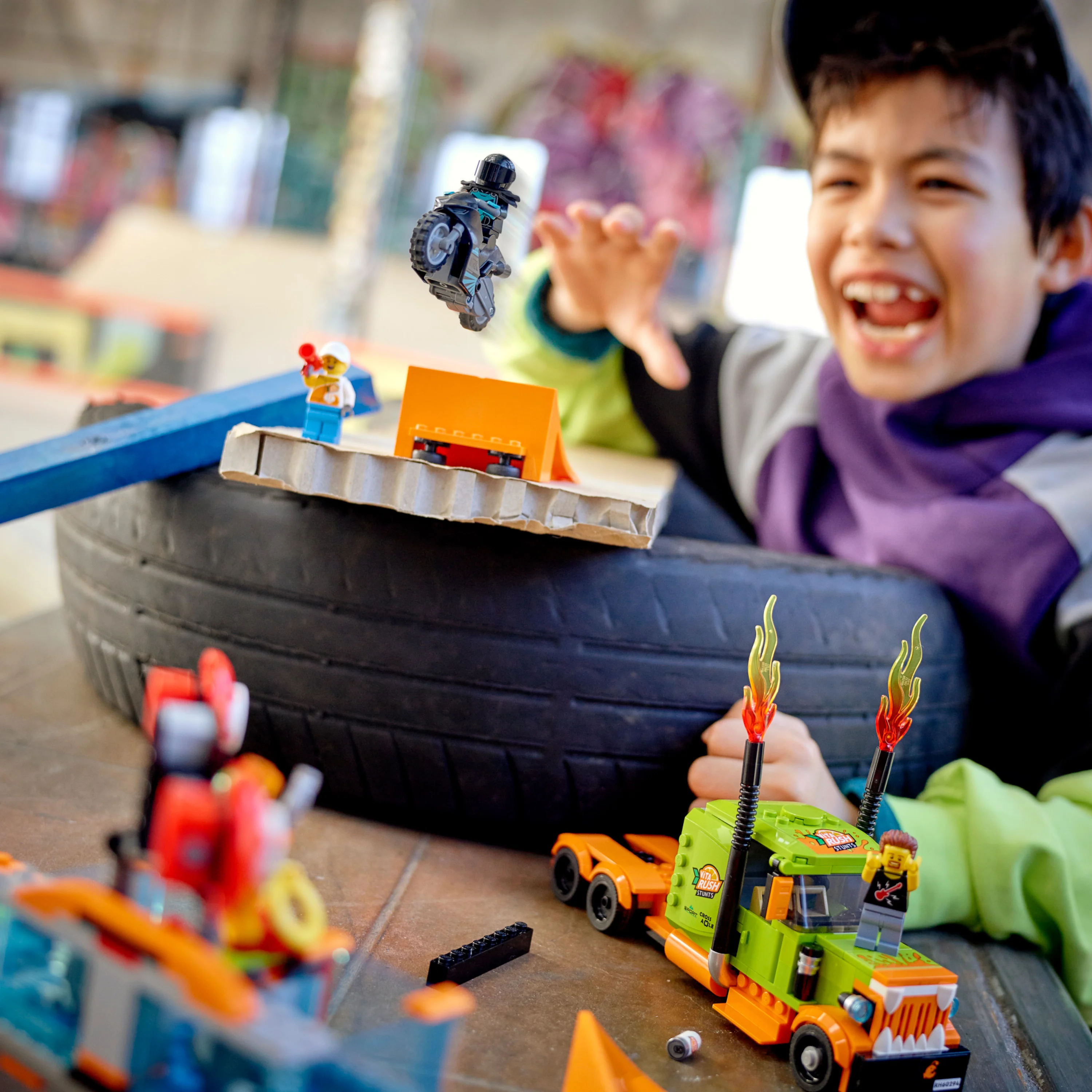 LEGO® City Stunt Show Truck - Image 5